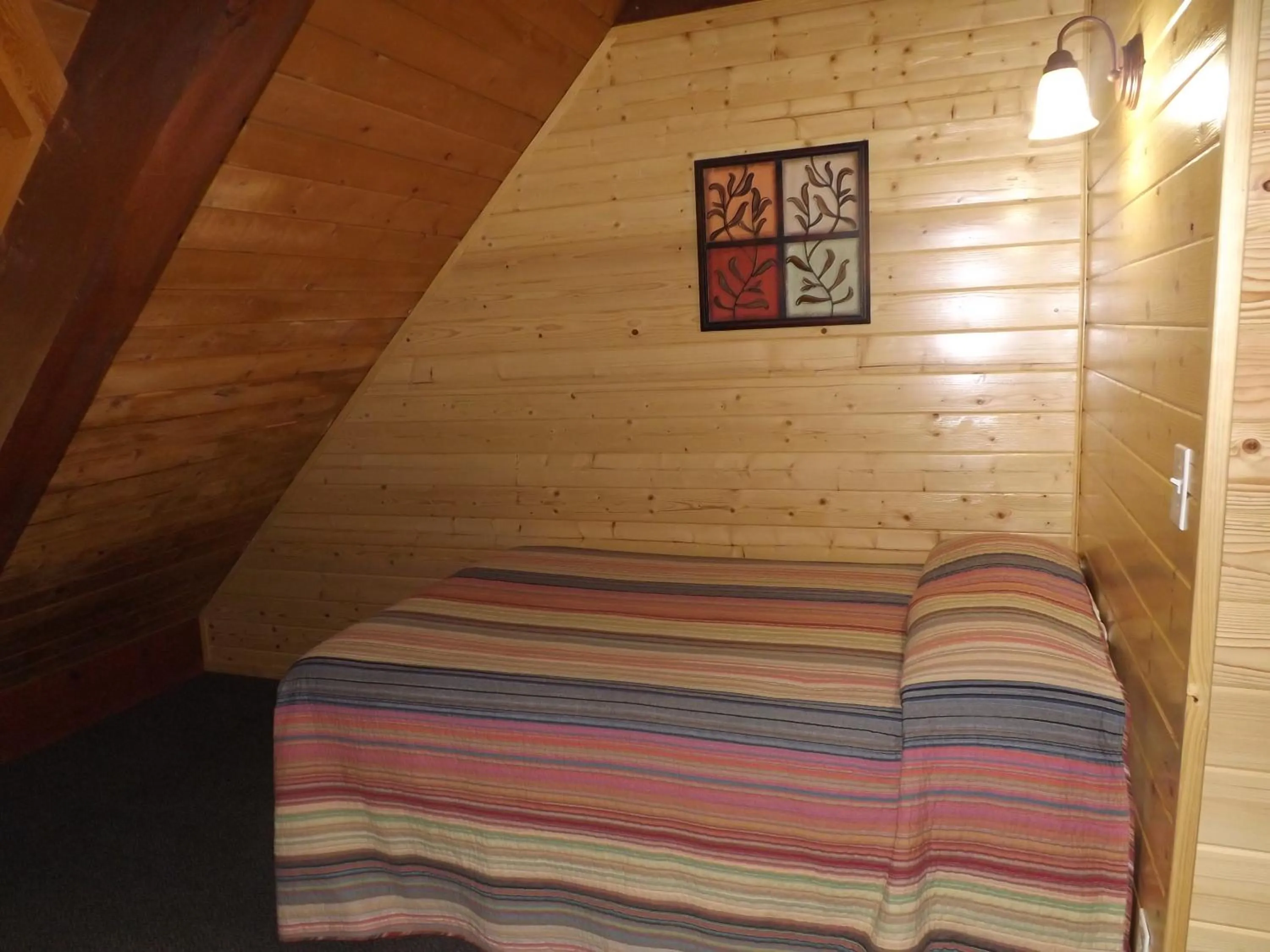 Bed in Arizona Mountain Inn & Cabins