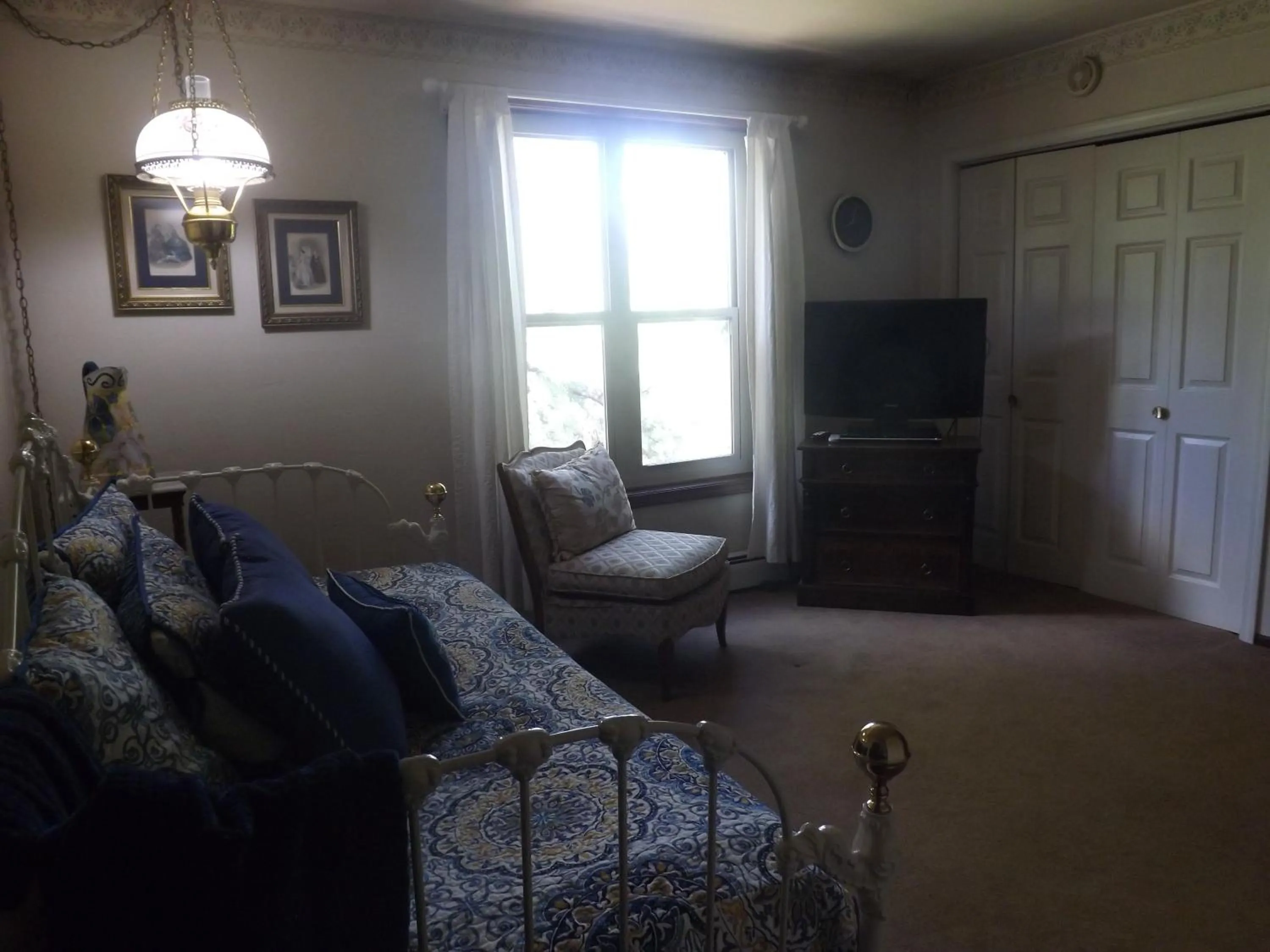 TV and multimedia in Arizona Mountain Inn & Cabins