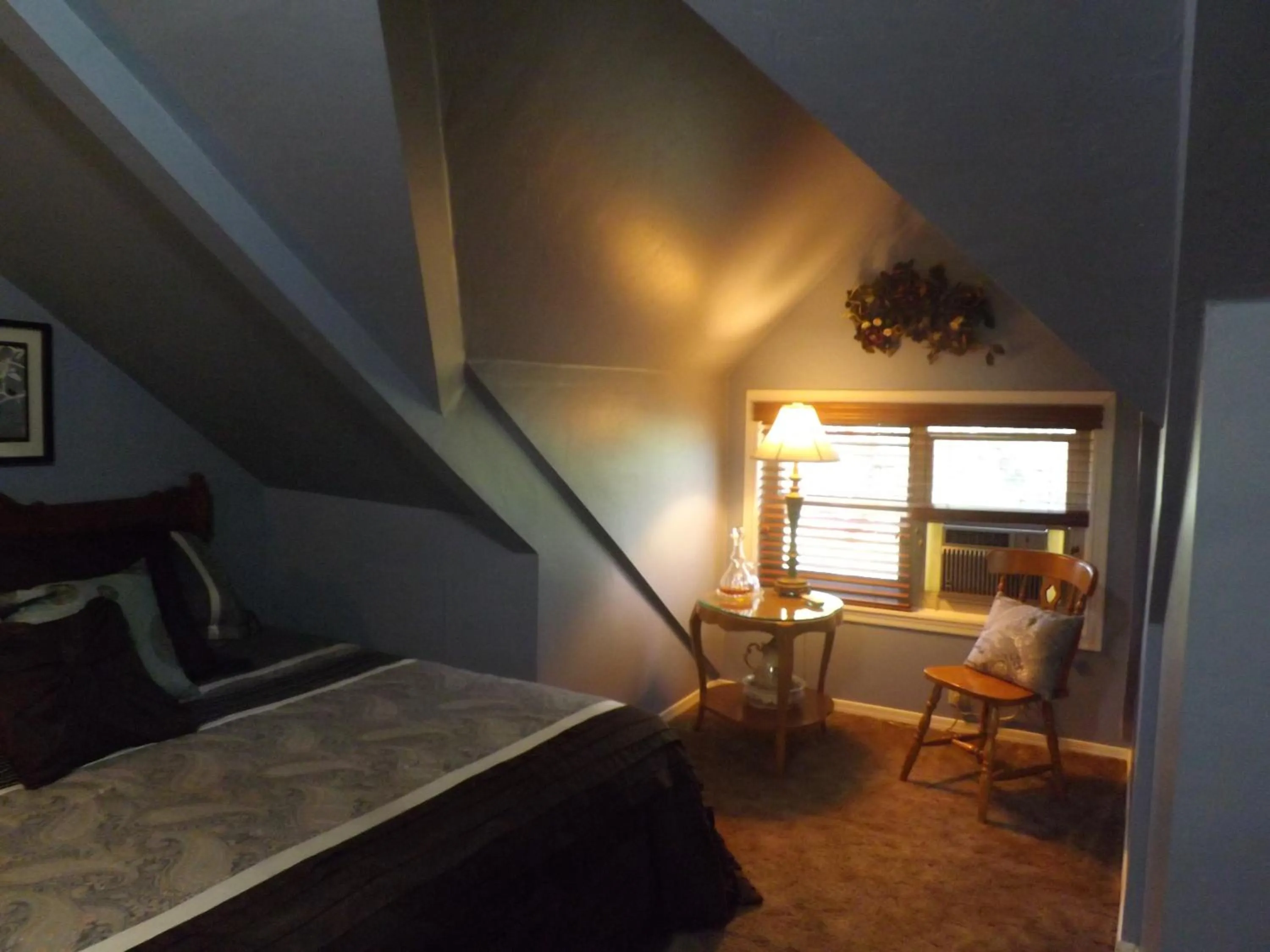 Bed in Arizona Mountain Inn & Cabins