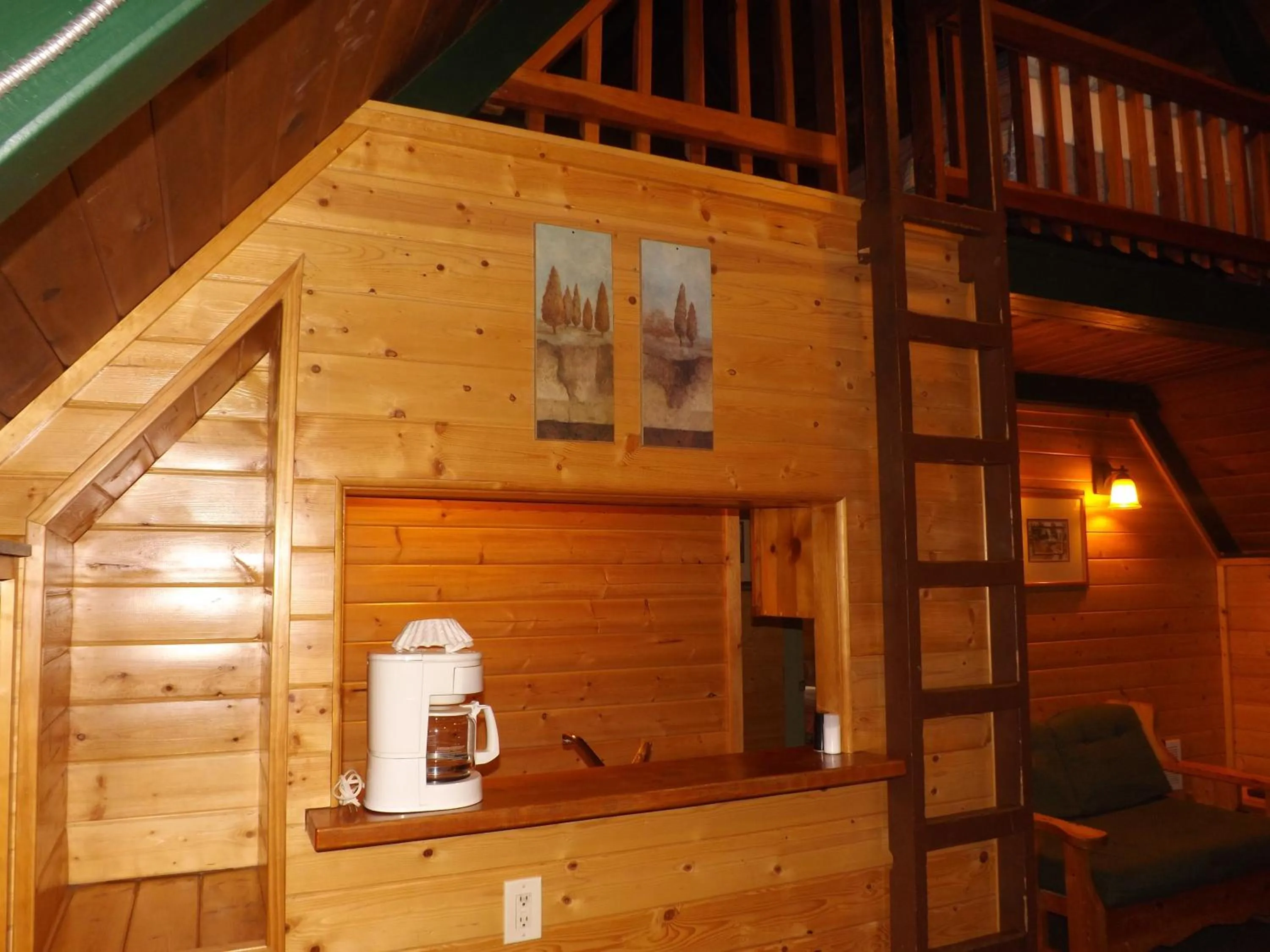 Kitchen or kitchenette in Arizona Mountain Inn & Cabins