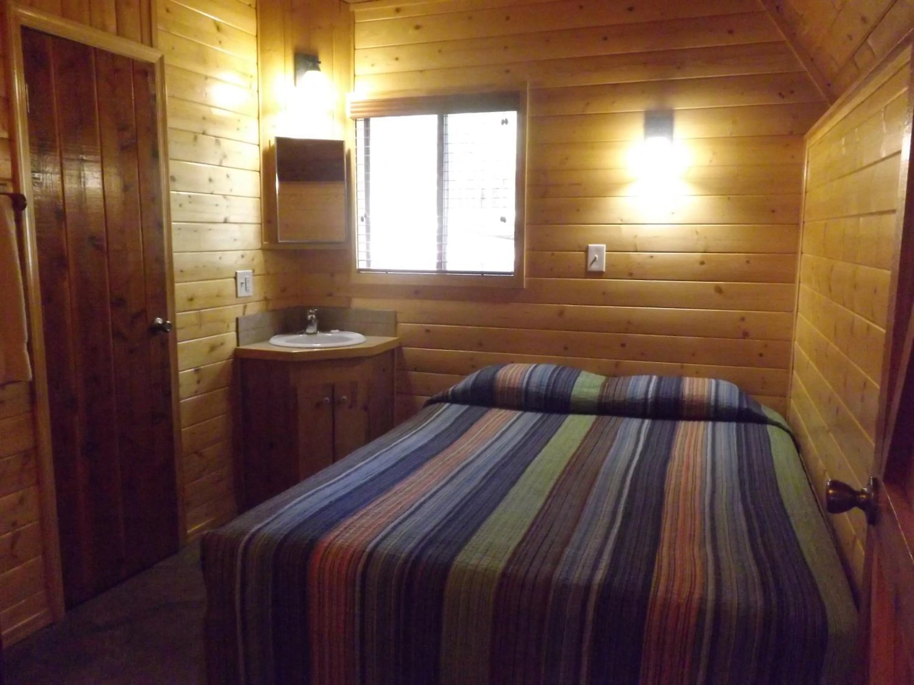 Bedroom, Bed in Arizona Mountain Inn & Cabins