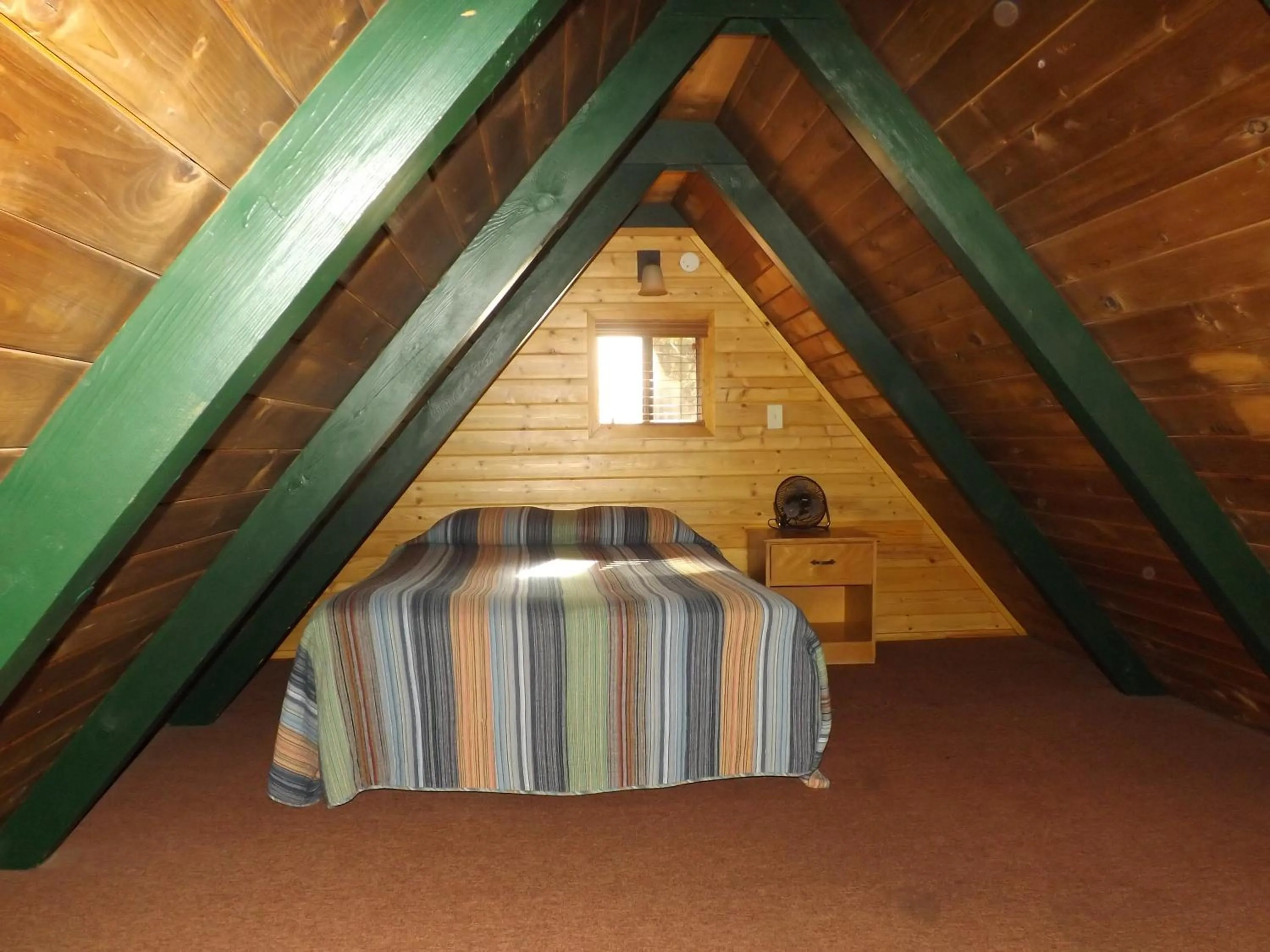 Bed in Arizona Mountain Inn & Cabins