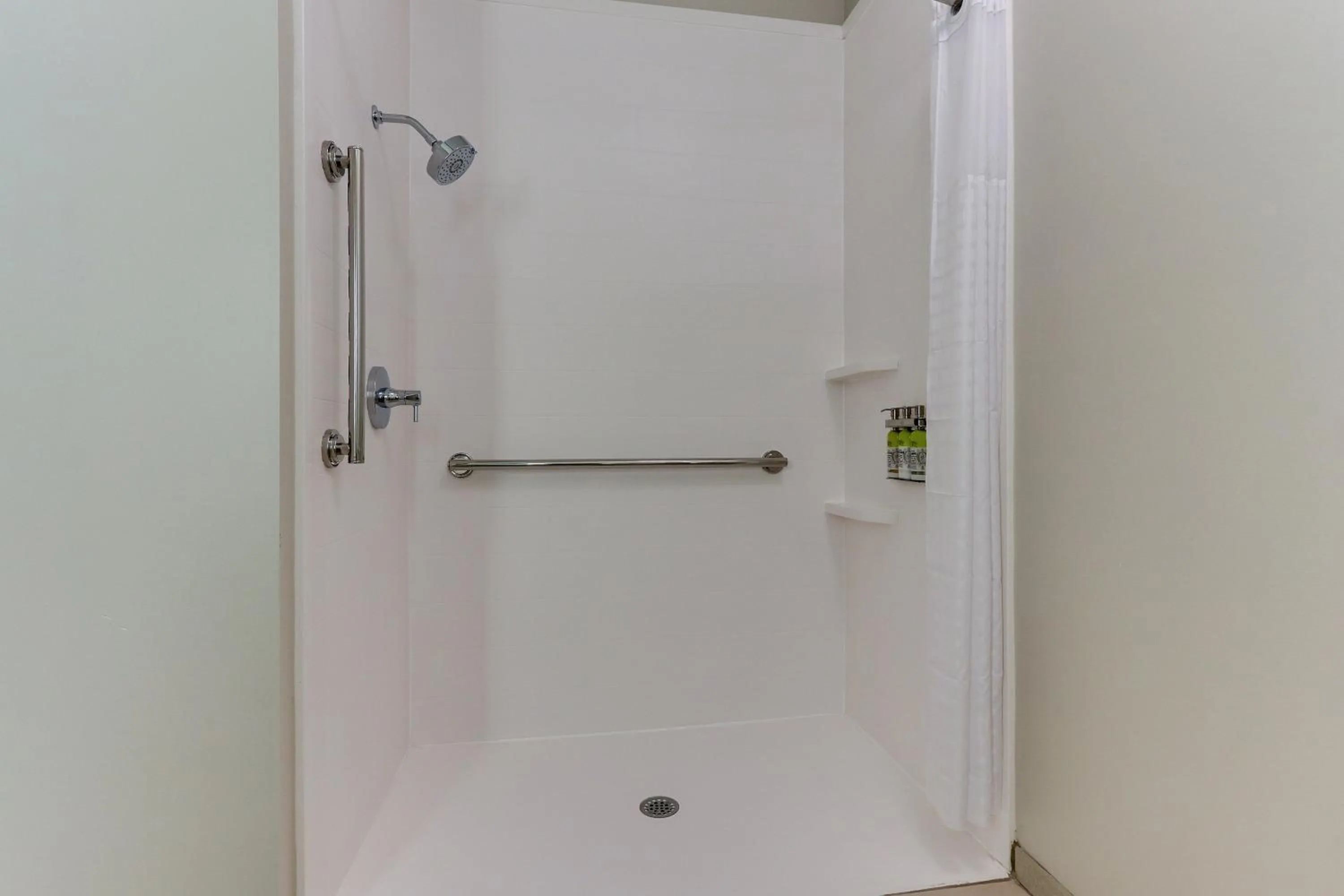 Bedroom in Holiday Inn Express Hotel & Suites Corbin by IHG