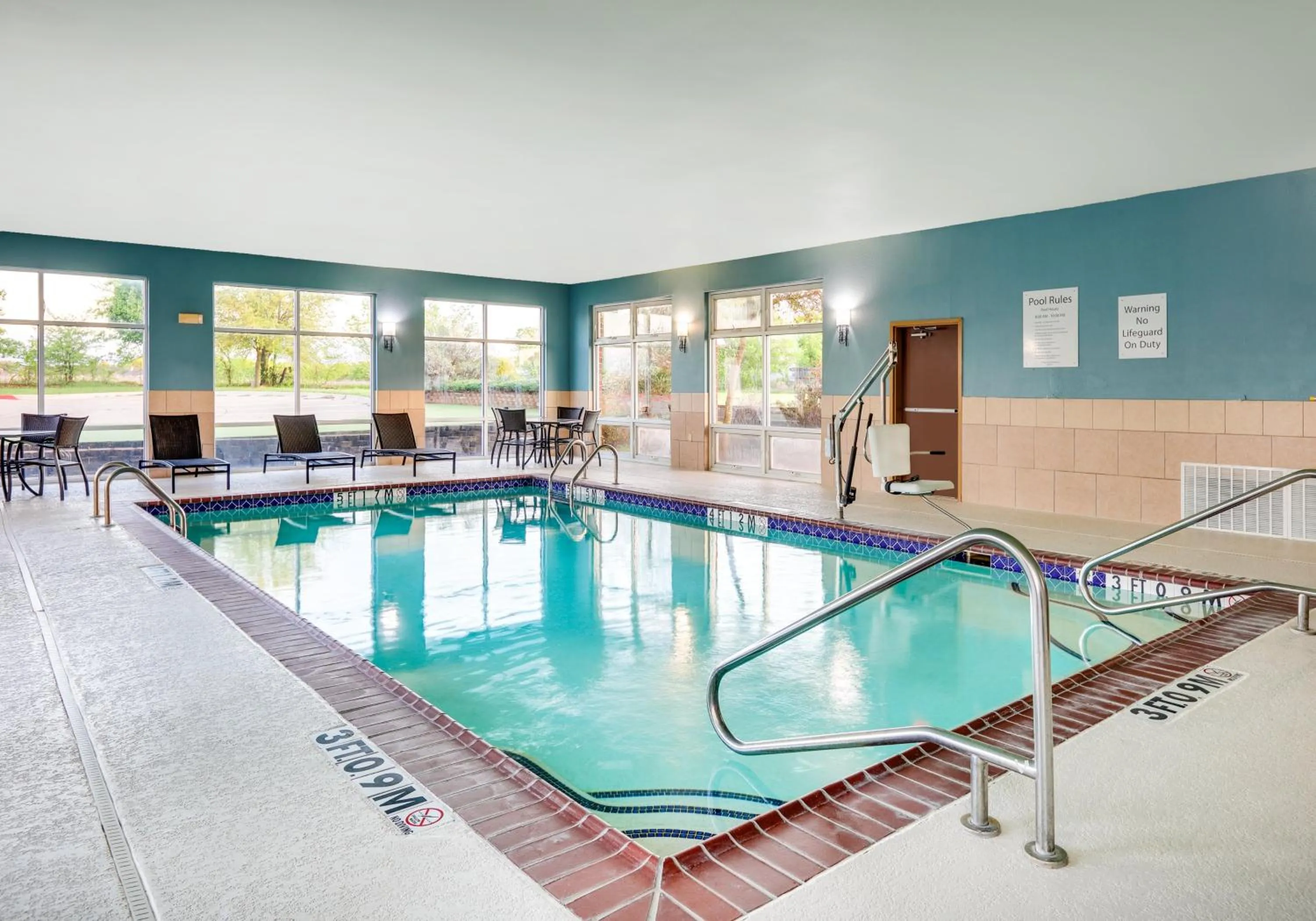 Swimming pool in Holiday Inn Express Hotel & Suites Cleburne by IHG