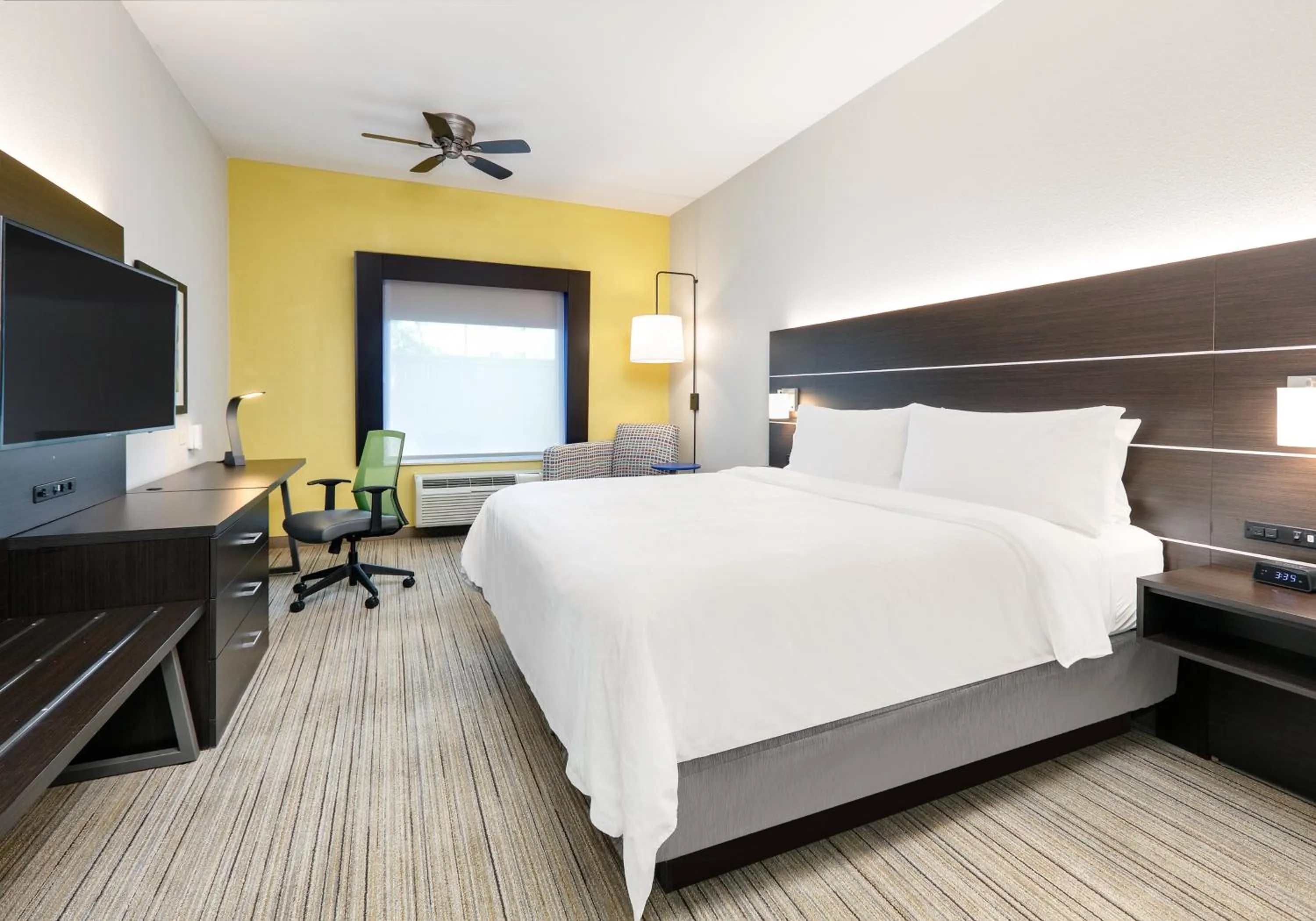 Photo of the whole room, Bed in Holiday Inn Express Hotel & Suites Cleburne by IHG