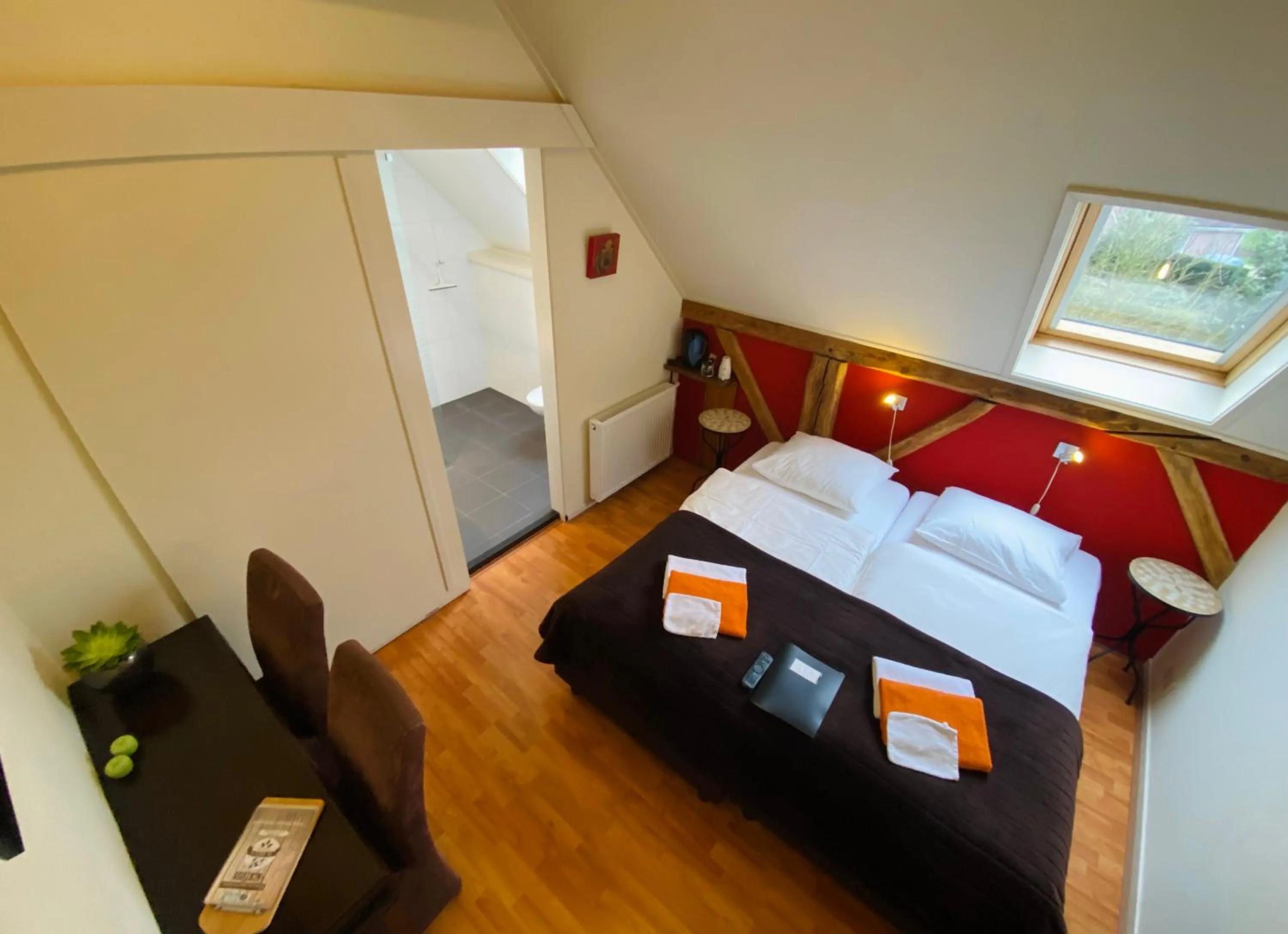 Photo of the whole room, Bed in Boutique Hotel Nieuw Beusink