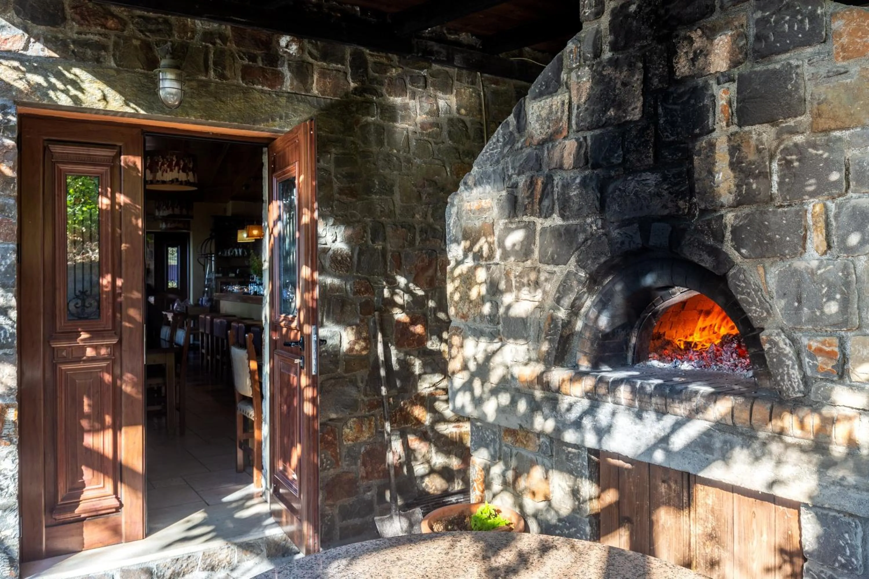 Restaurant/places to eat in Mala Villa