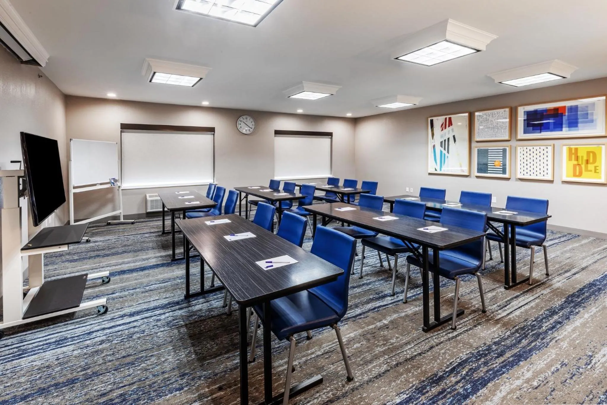Meeting/conference room in Holiday Inn Express & Suites Tulsa S Broken Arrow Hwy 51 by IHG
