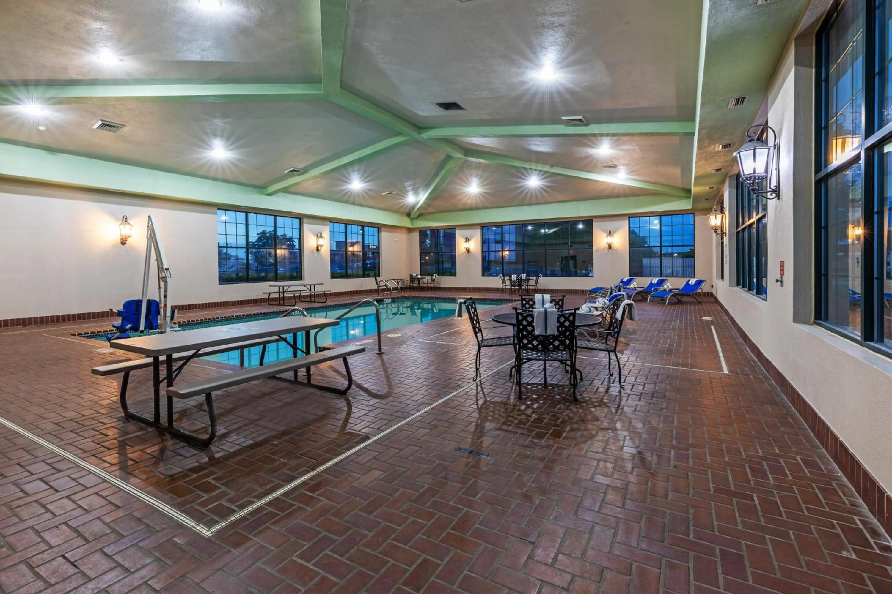 Swimming pool in Holiday Inn Express & Suites Tulsa S Broken Arrow Hwy 51 by IHG