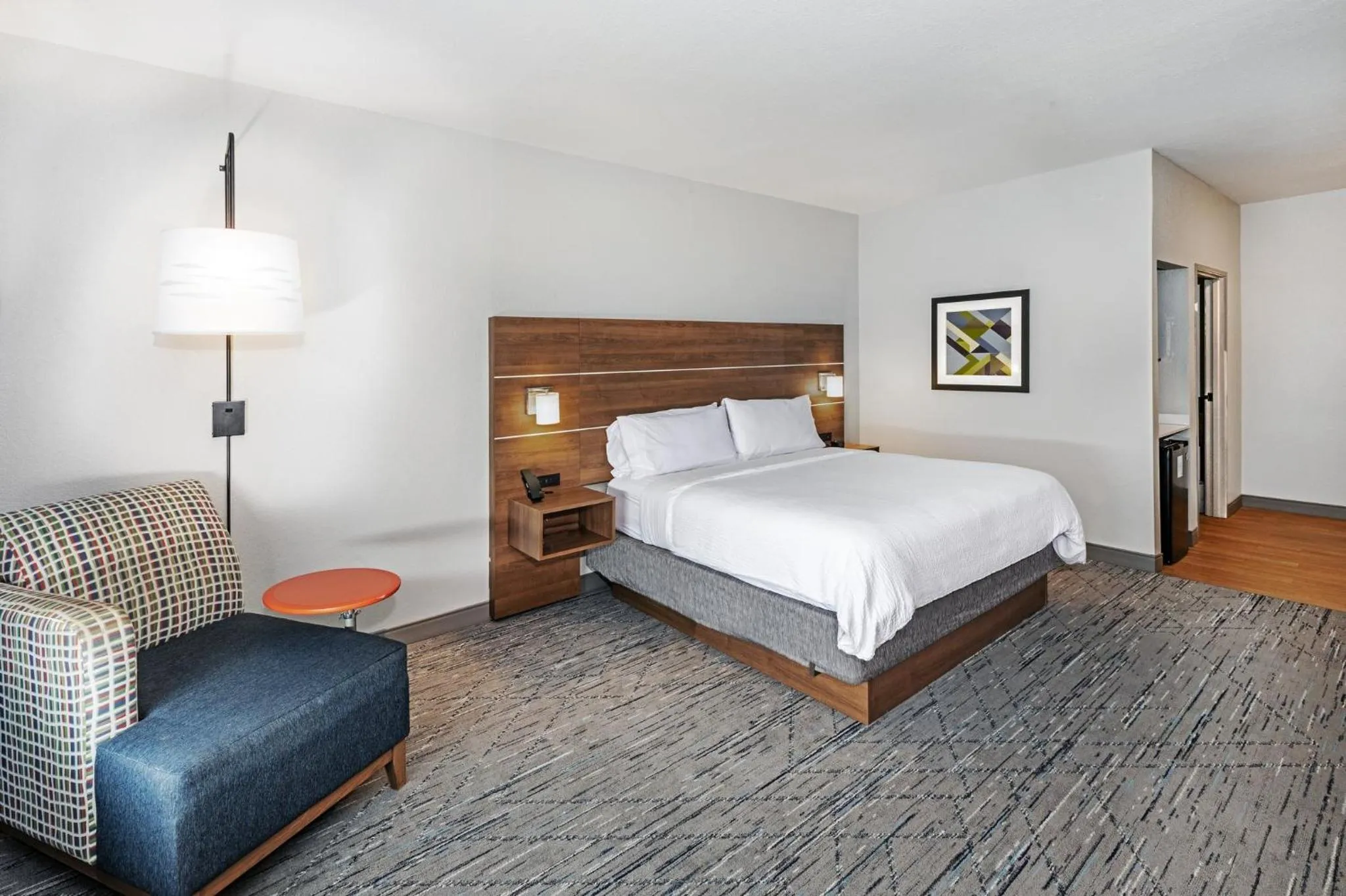 Photo of the whole room, Bed in Holiday Inn Express & Suites Tulsa S Broken Arrow Hwy 51 by IHG