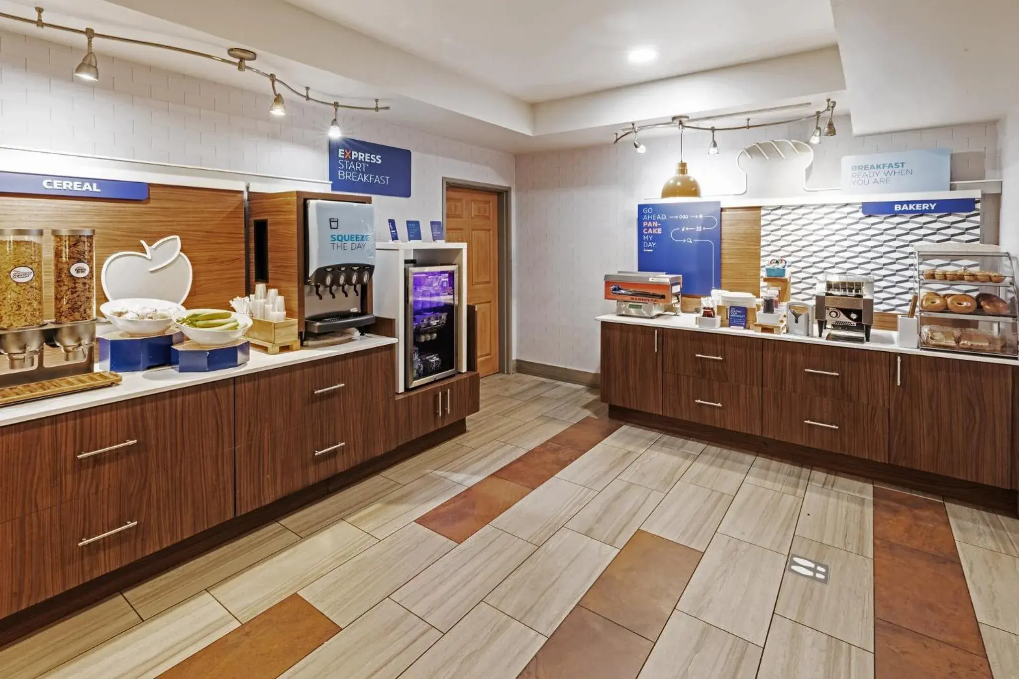 Breakfast in Holiday Inn Express & Suites Tulsa S Broken Arrow Hwy 51 by IHG Breakfast in Holiday Inn Express & Suites Tulsa S Broken Arrow Hwy 51 by IHG