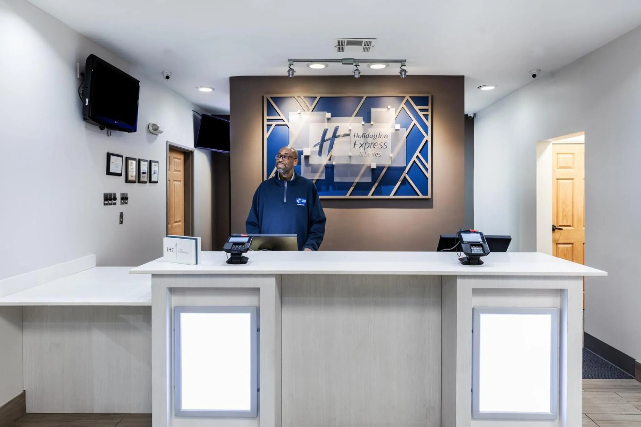 Property building in Holiday Inn Express & Suites Tulsa S Broken Arrow Hwy 51 by IHG