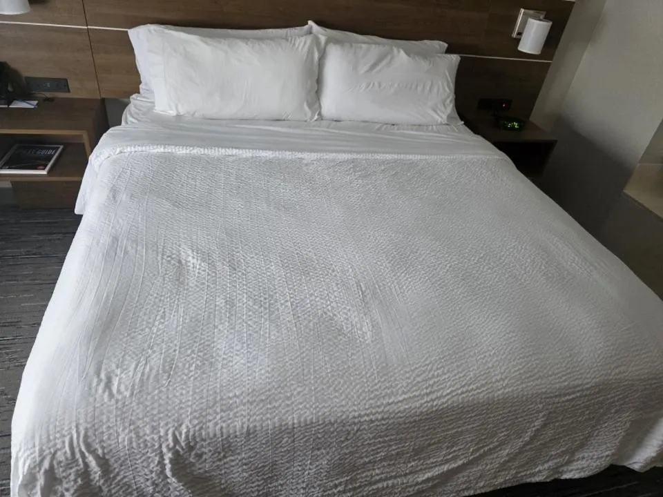 Bed in Holiday Inn Express & Suites Tulsa S Broken Arrow Hwy 51 by IHG