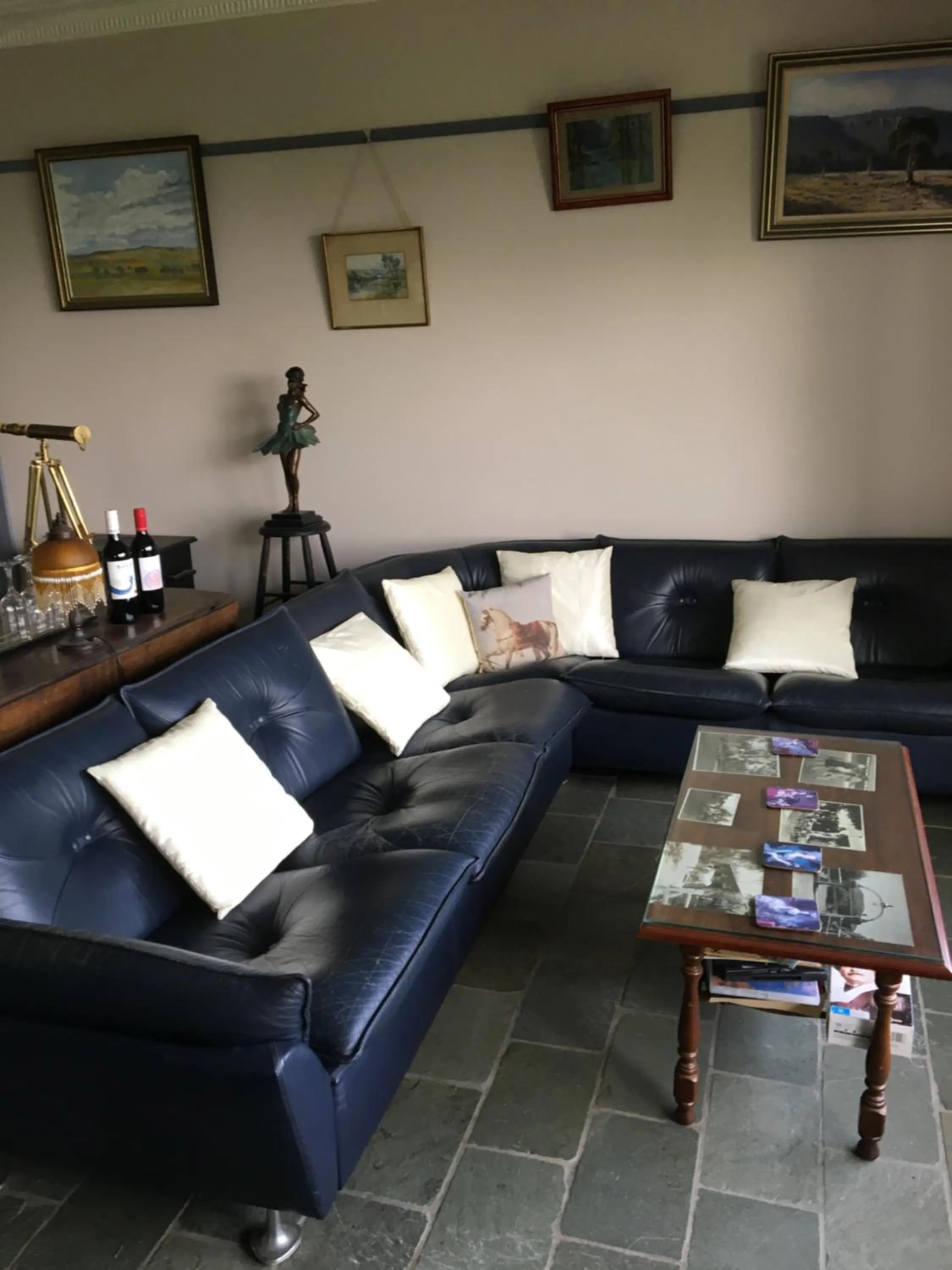 Living room in Springmead B&B