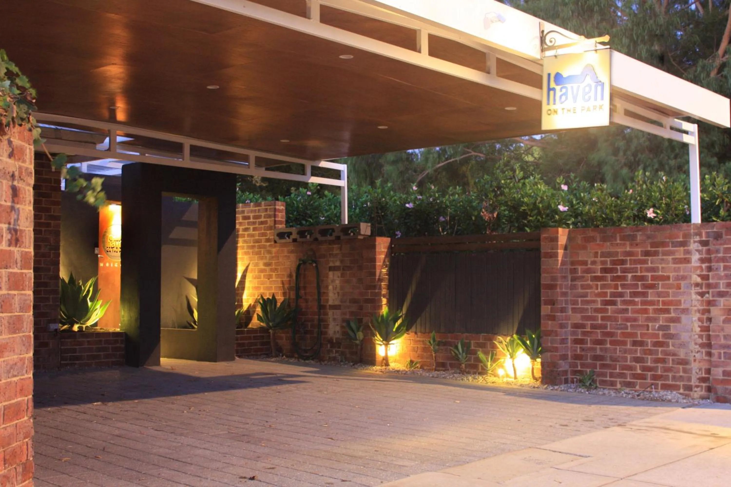 Facade/entrance in Haven on the Park