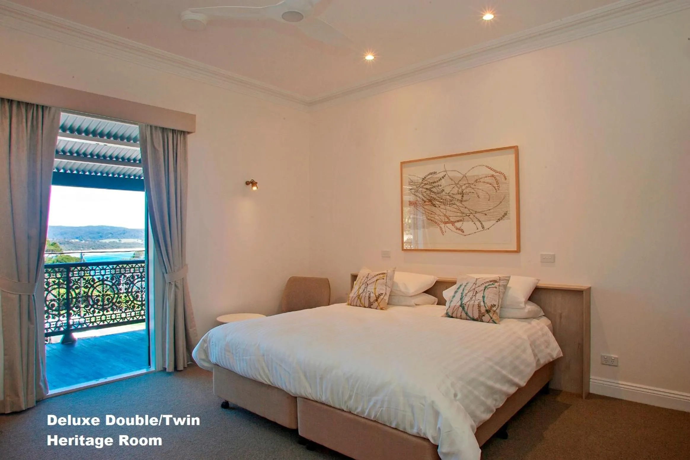 Spring, Bed in Tathra Hotel & Motel