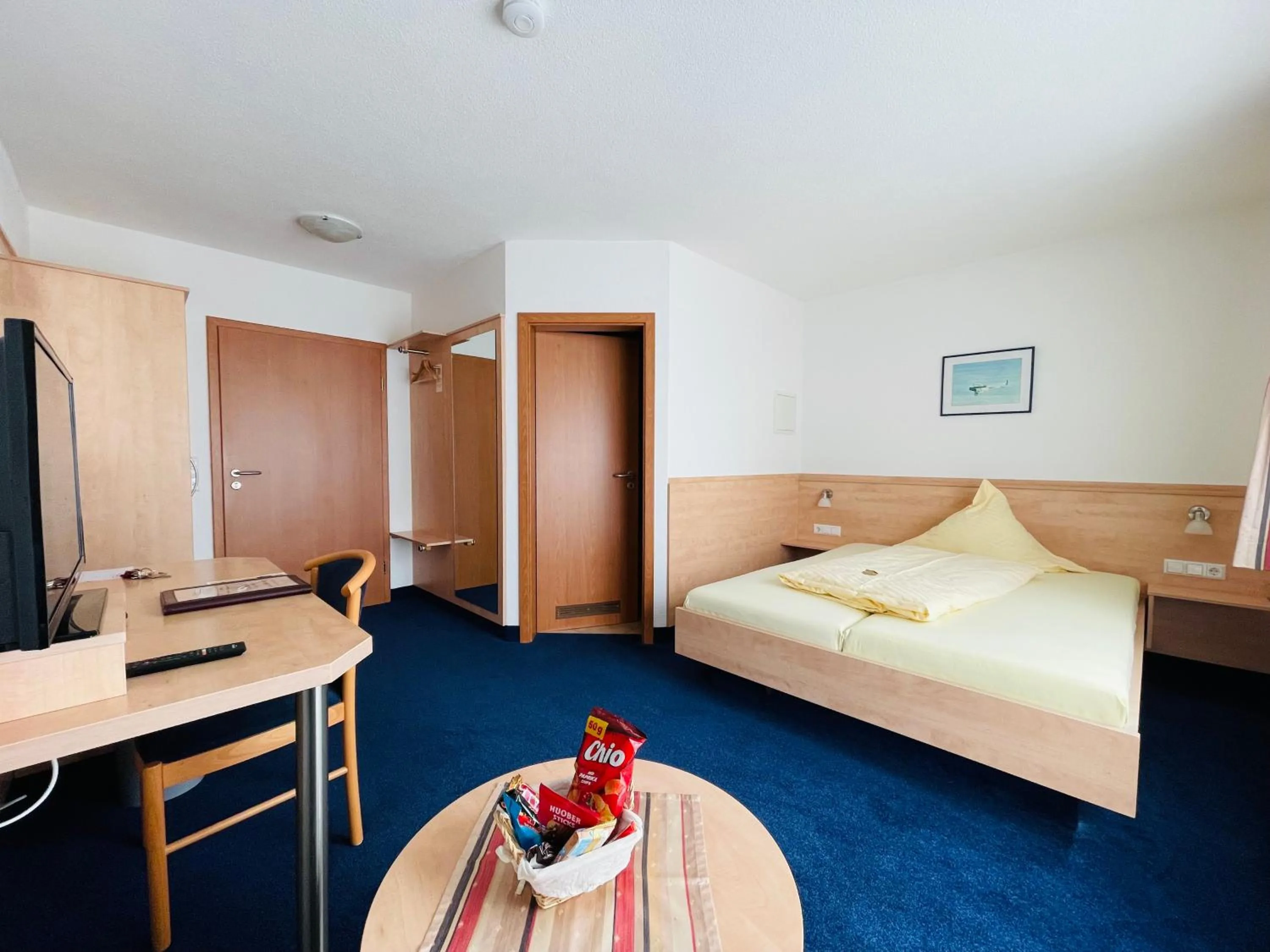 Photo of the whole room, Bed in Hotel Zum Fliegerwirt