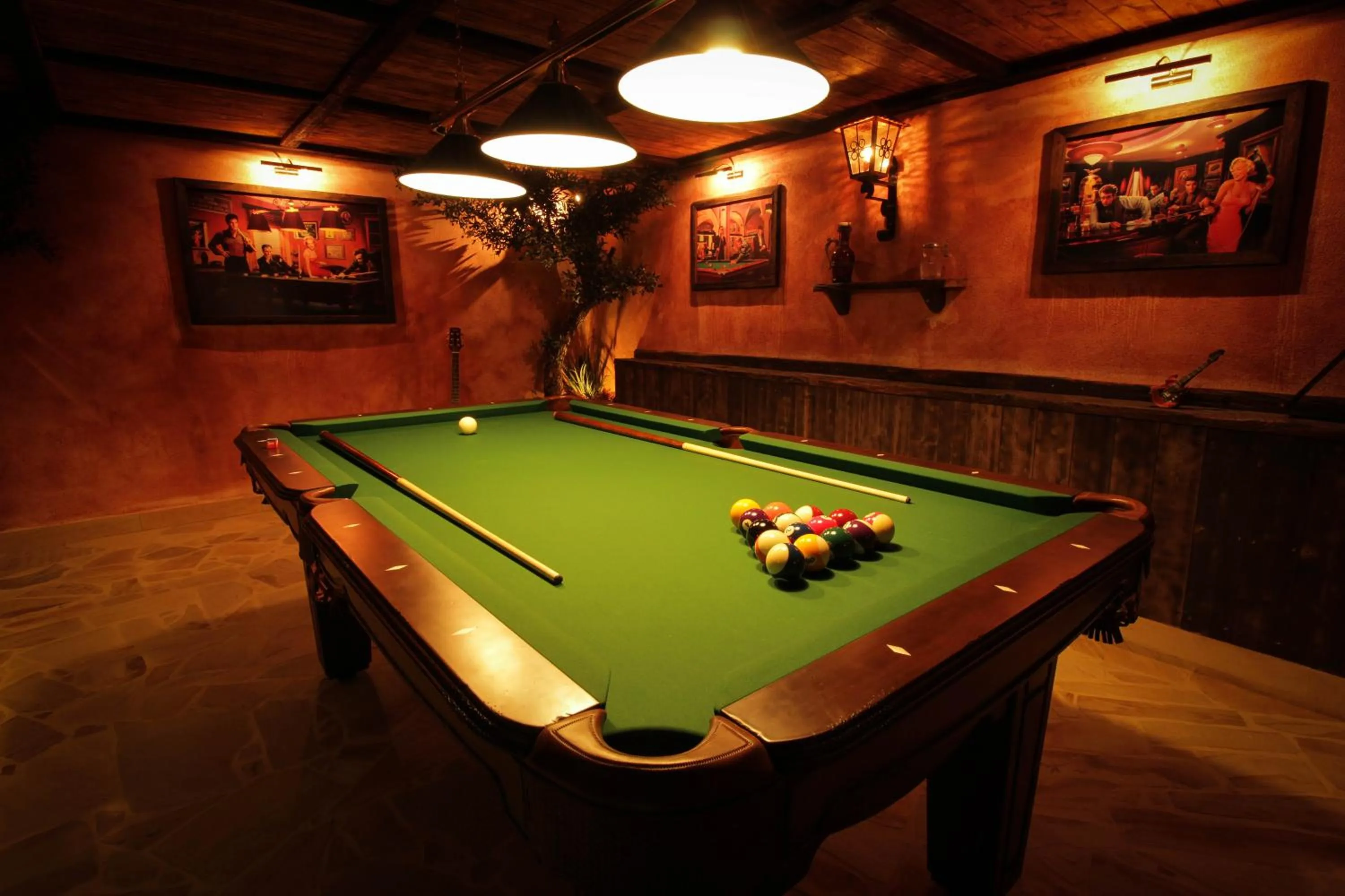 Billiard in Hotel Zum Fliegerwirt
