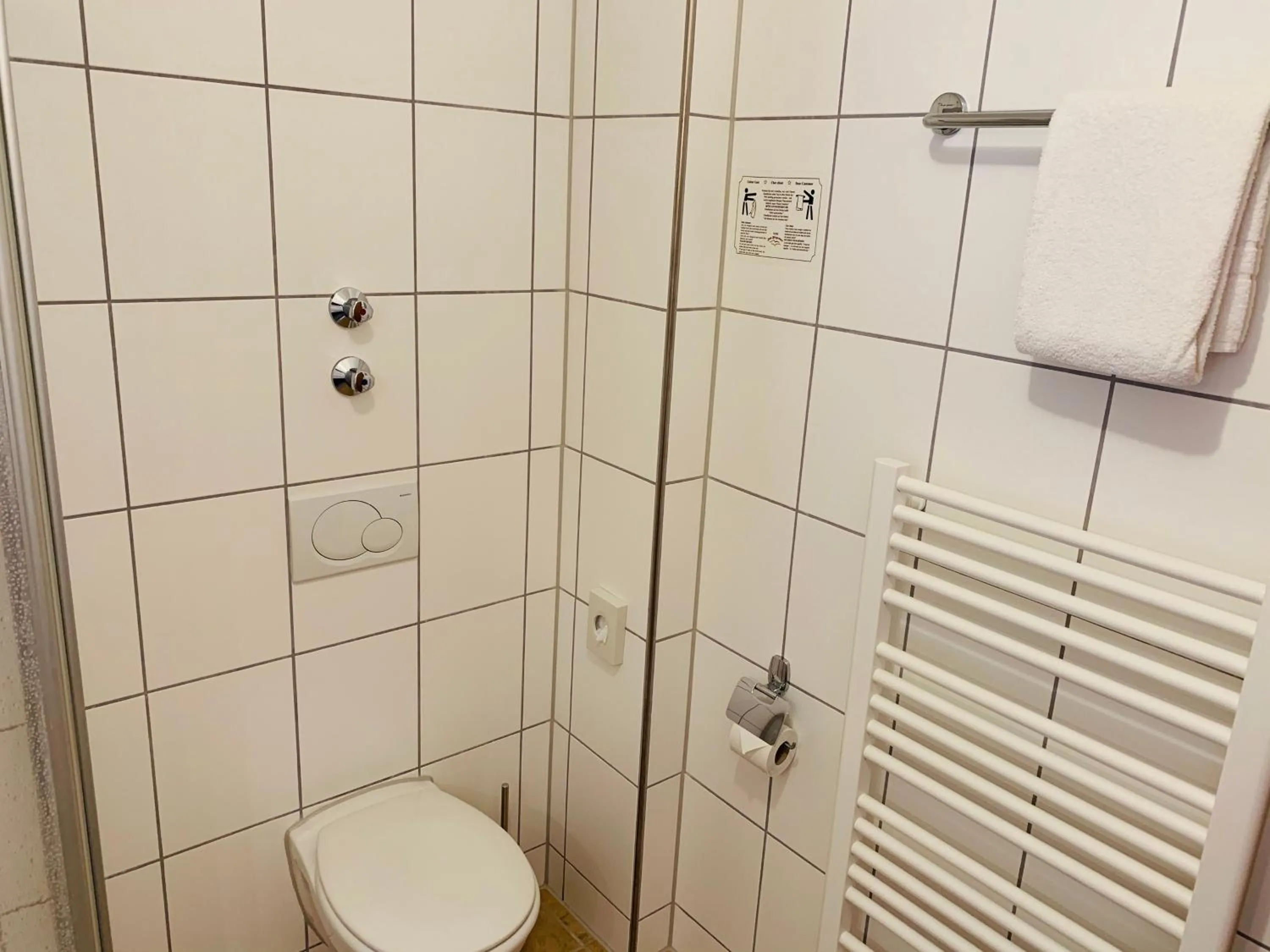 Bathroom in Hotel Zum Fliegerwirt