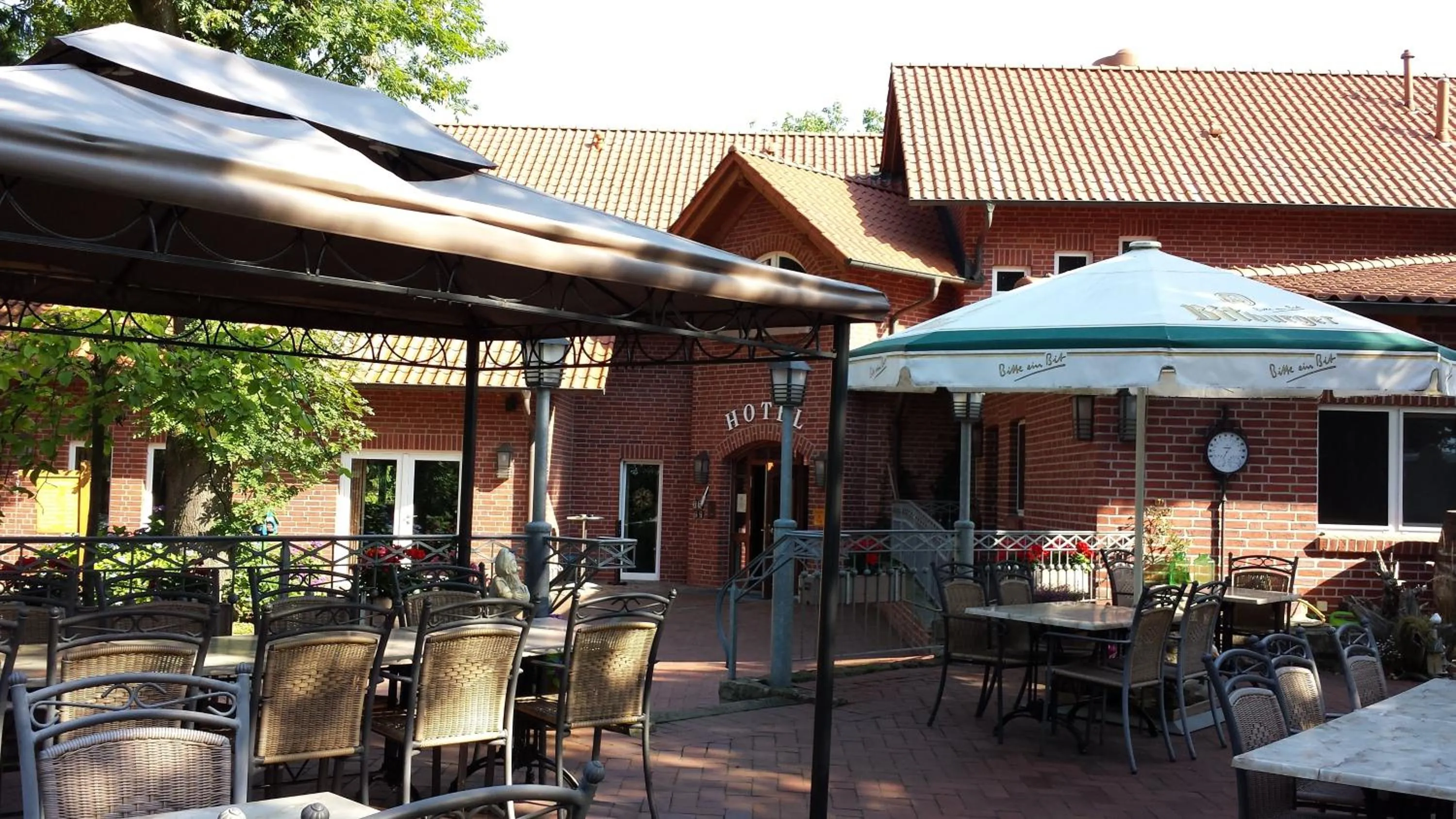 Facade/entrance in Hotel Restaurant Am Pfauenhof