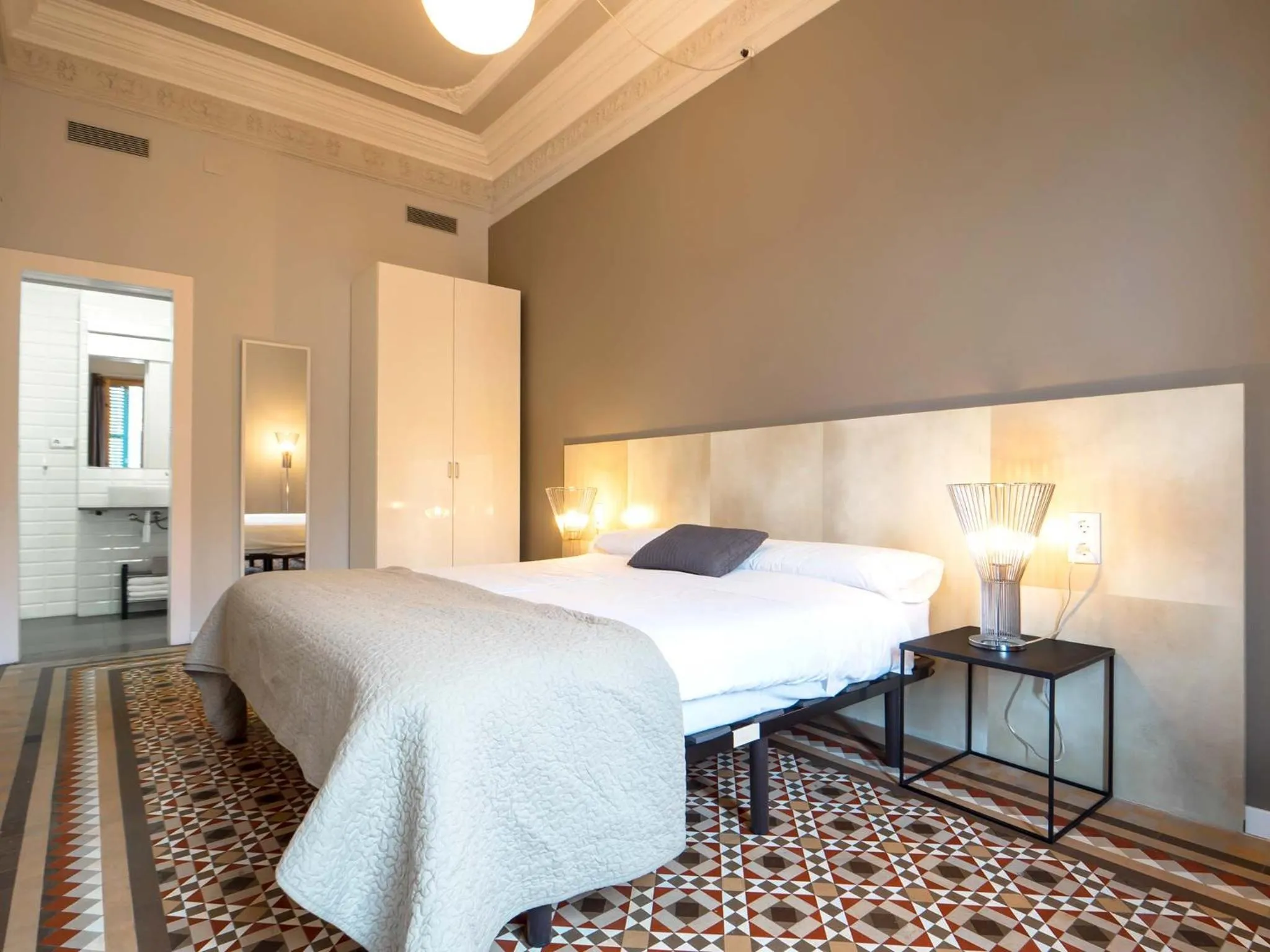 Bed in Rent Top Apartments Rambla Catalunya