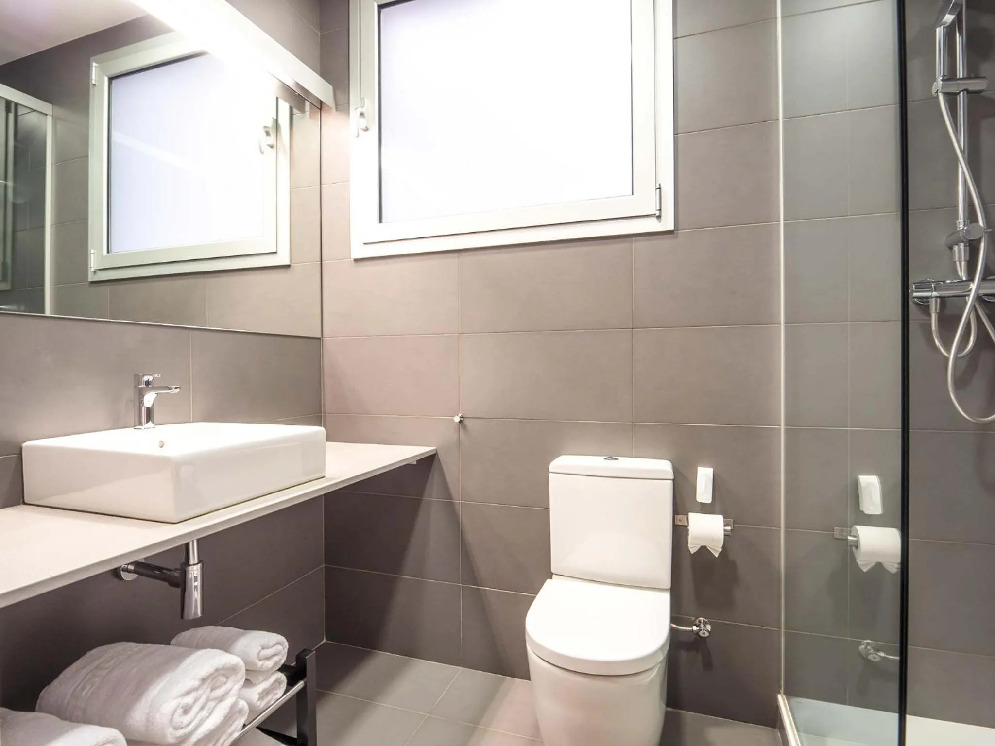 Bathroom in Rent Top Apartments Rambla Catalunya