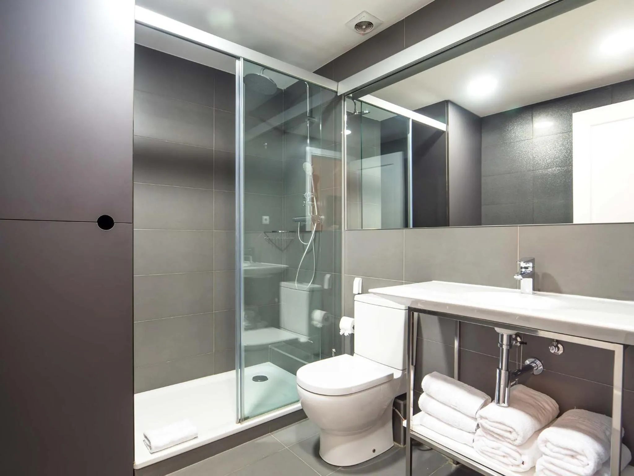 Bathroom in Rent Top Apartments Rambla Catalunya