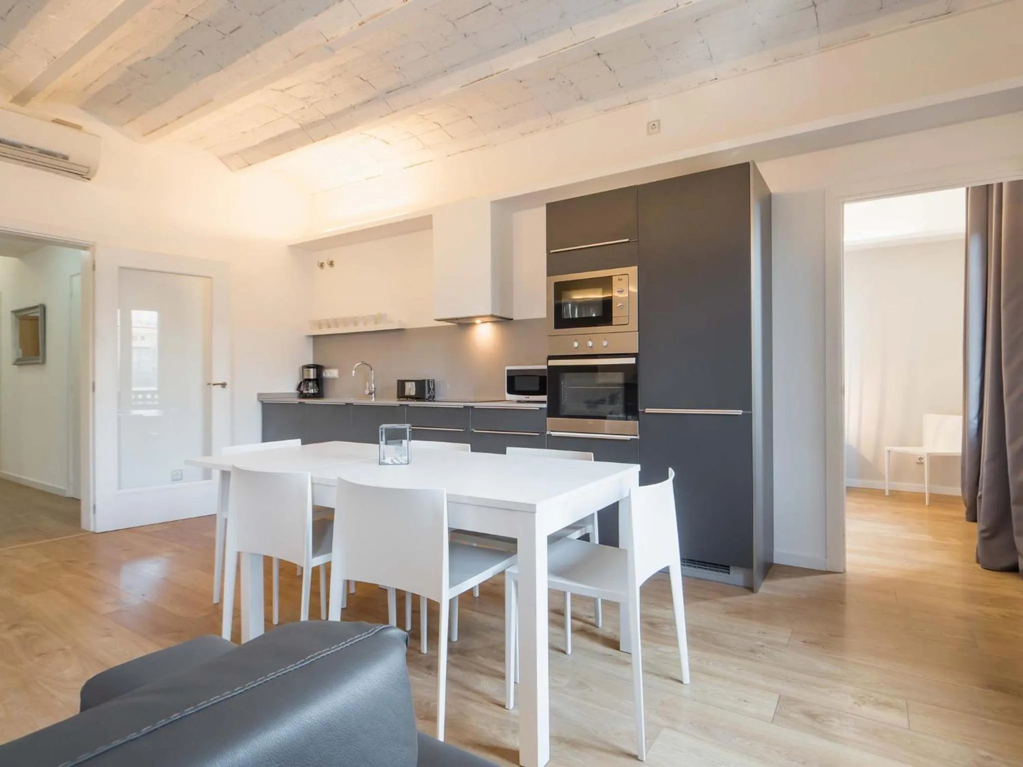 Kitchen or kitchenette in Rent Top Apartments Rambla Catalunya