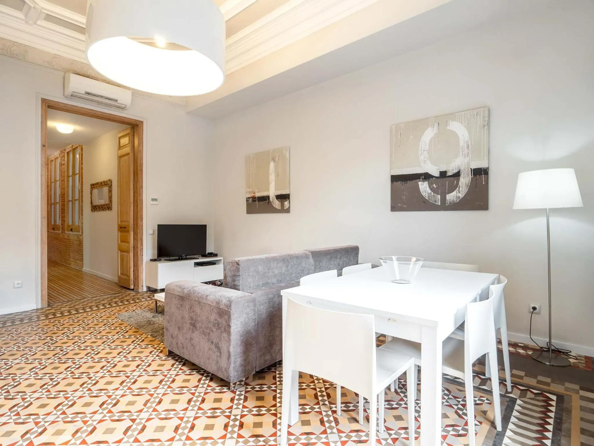 Dining area in Rent Top Apartments Rambla Catalunya