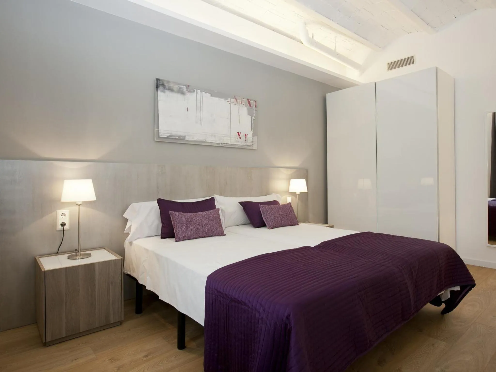 Bedroom, Bed in Rent Top Apartments Rambla Catalunya