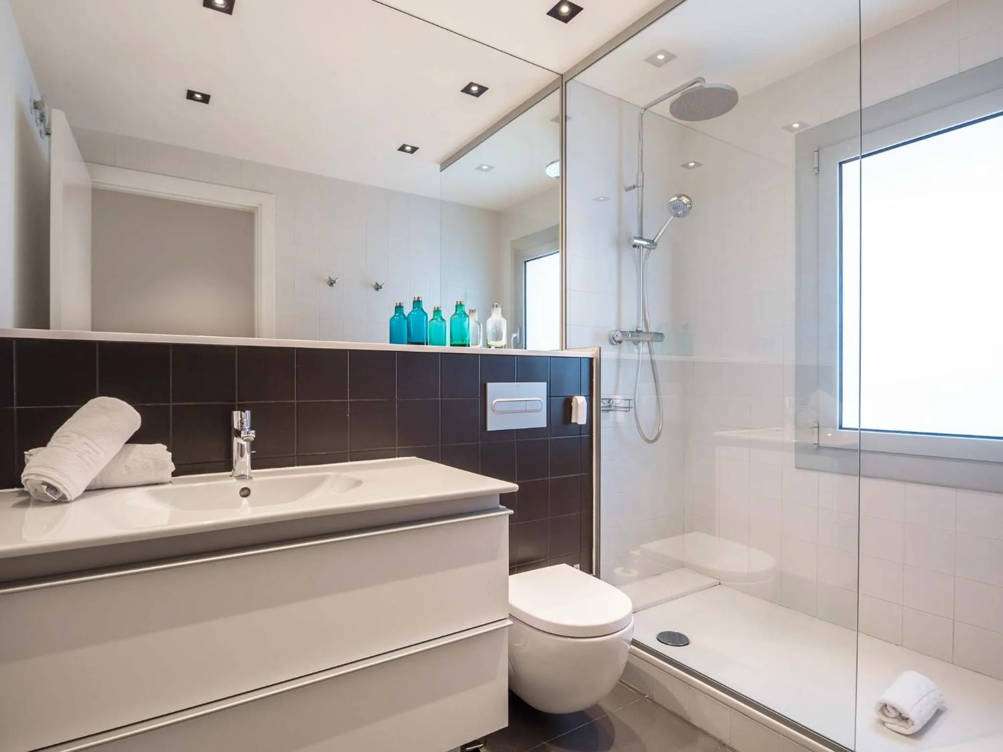 Shower in Rent Top Apartments Rambla Catalunya