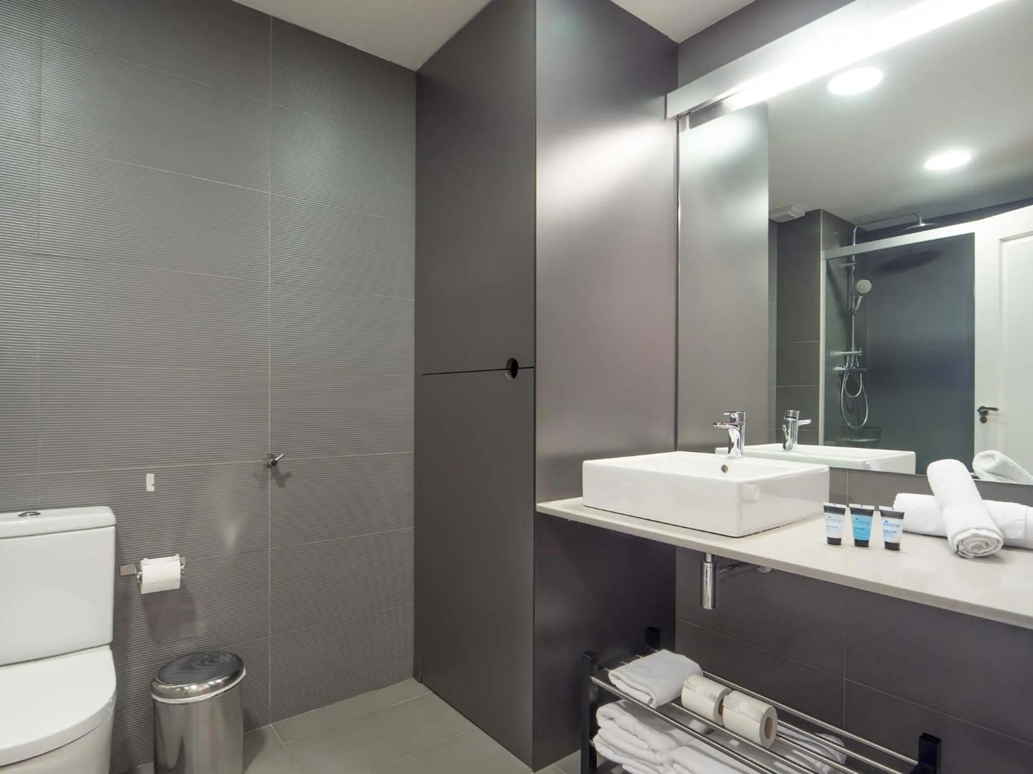 Bathroom in Rent Top Apartments Rambla Catalunya