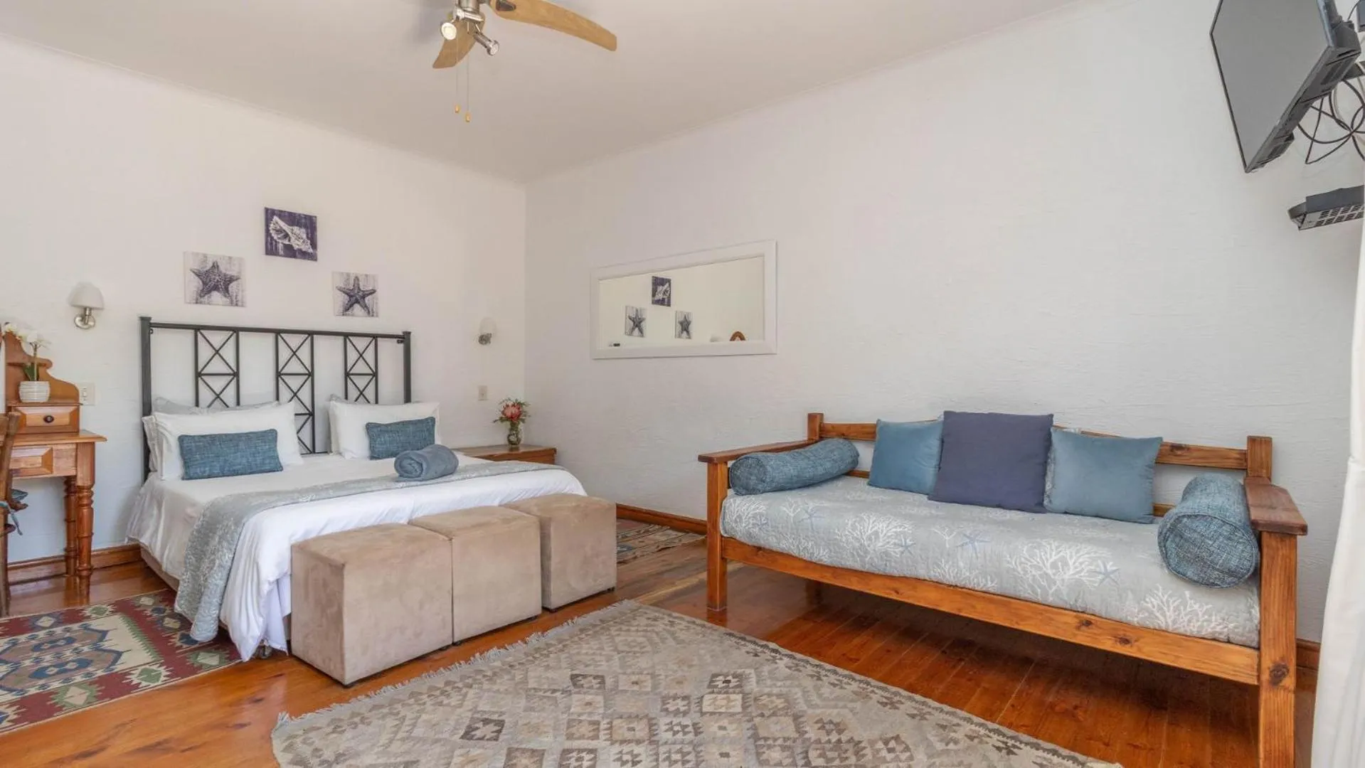 Bedroom, Bed in House on Westcliff