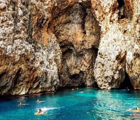 Nearby landmark in Albergo 2 Mari