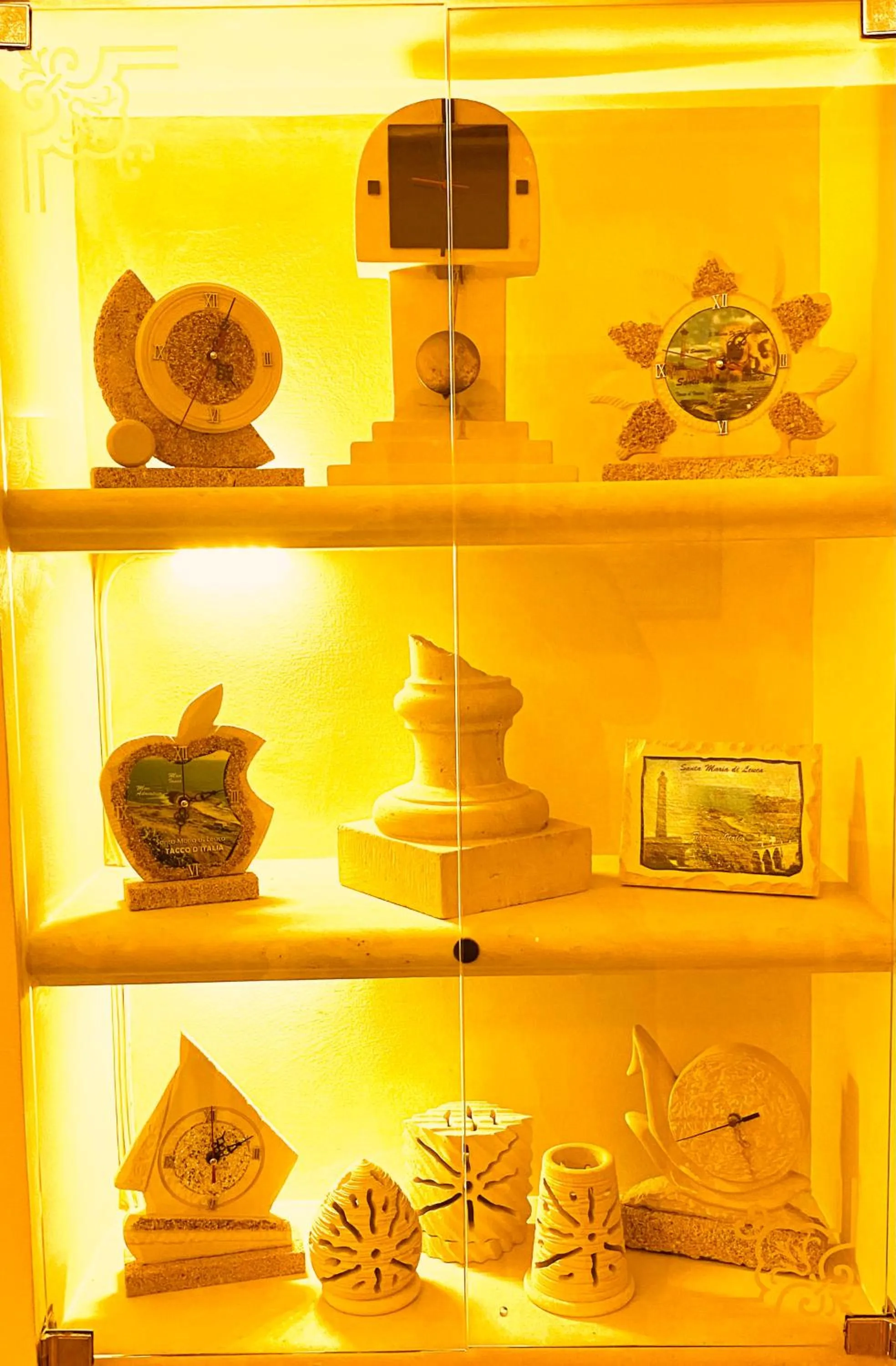 Decorative detail in Albergo 2 Mari