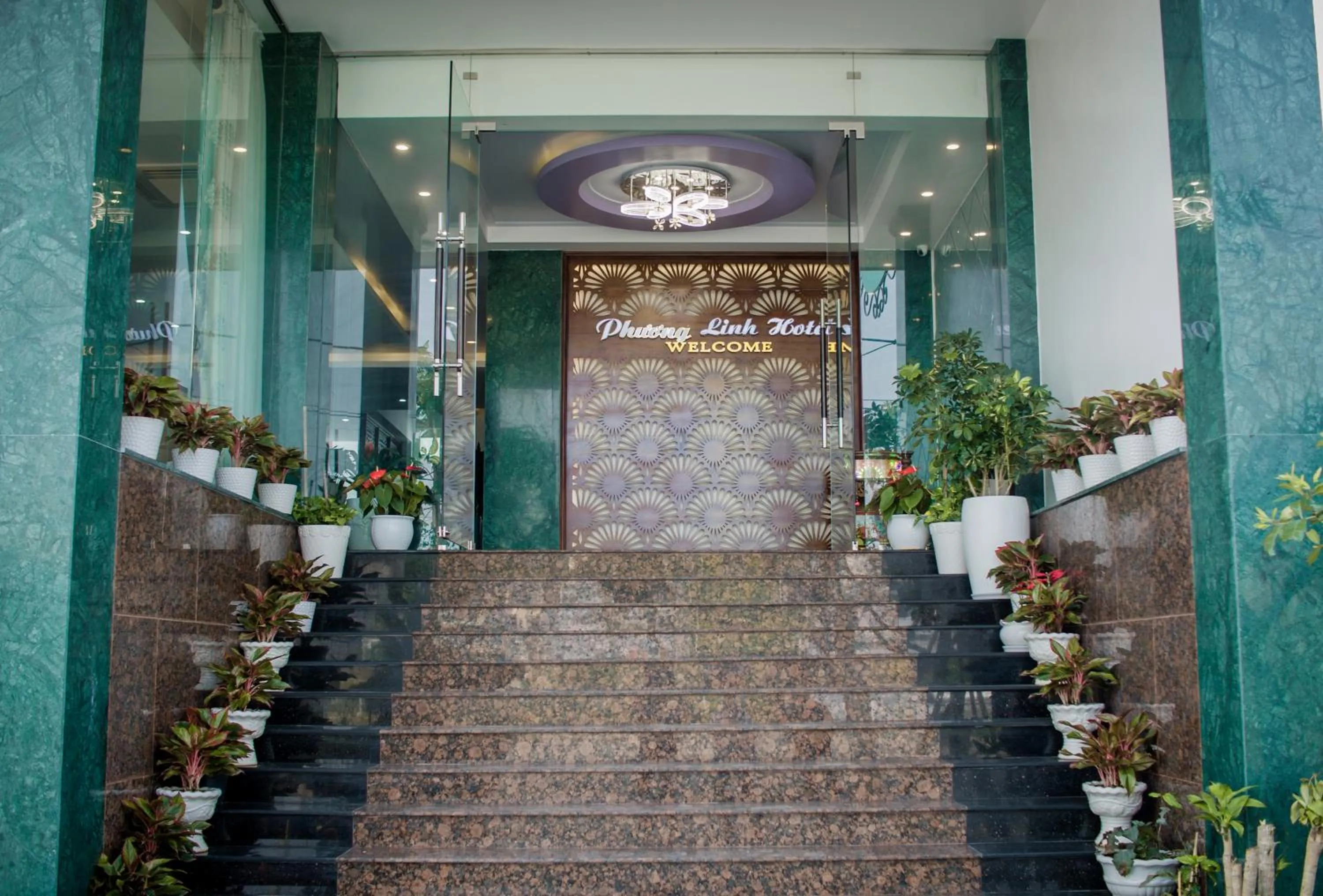 Facade/entrance in Phuong Linh Hotel