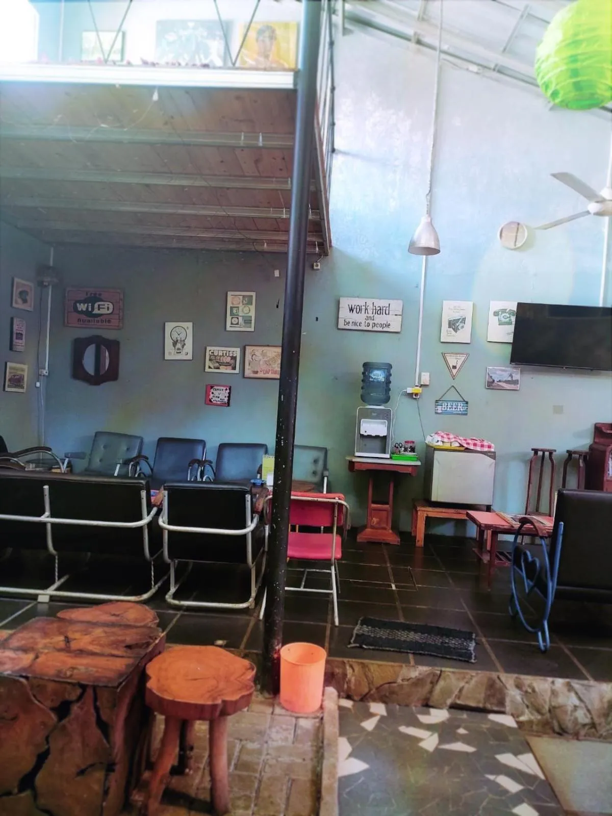 Communal lounge/ TV room in Jeng Tini Guest House