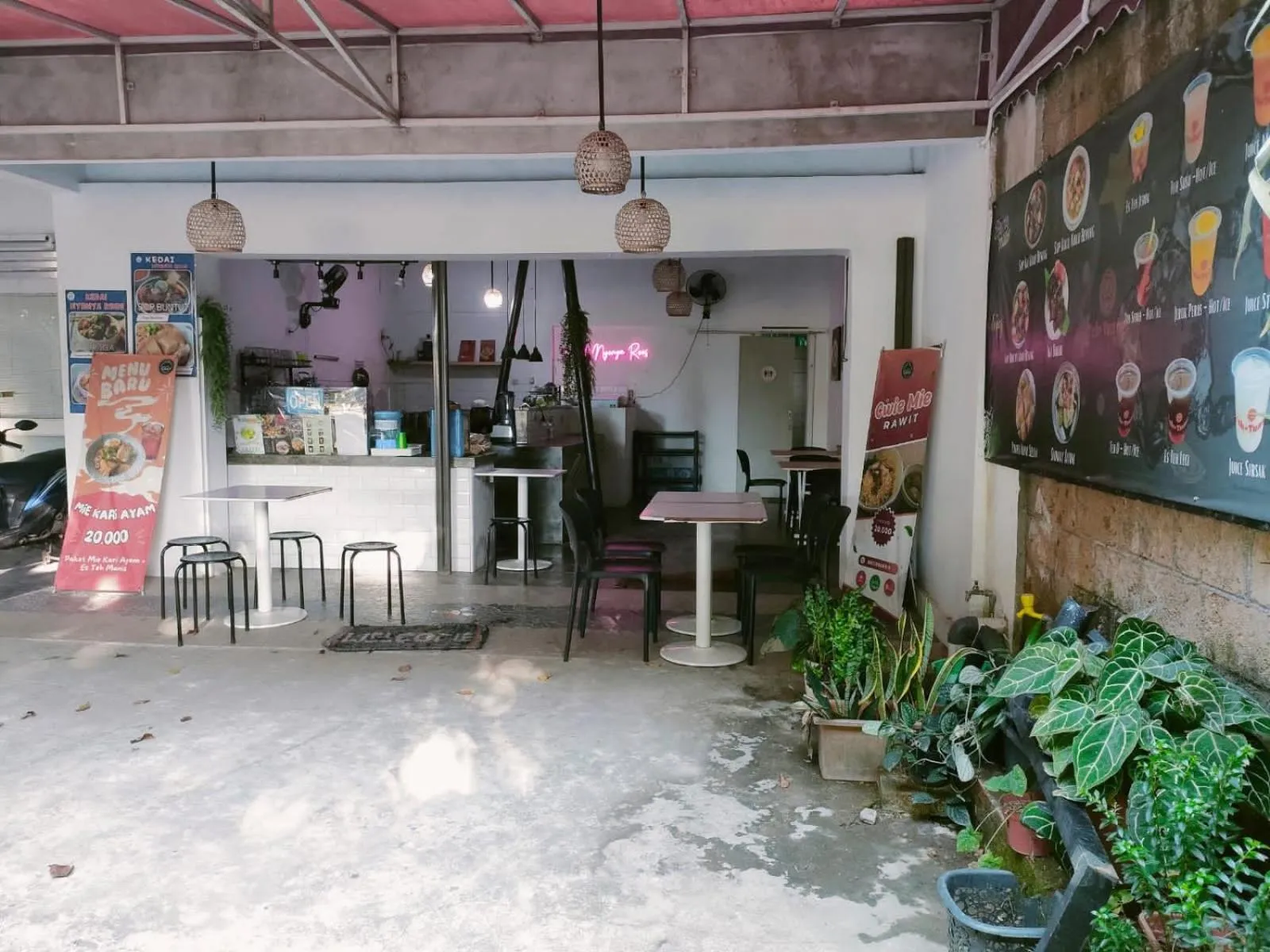 Restaurant/places to eat in Jeng Tini Guest House