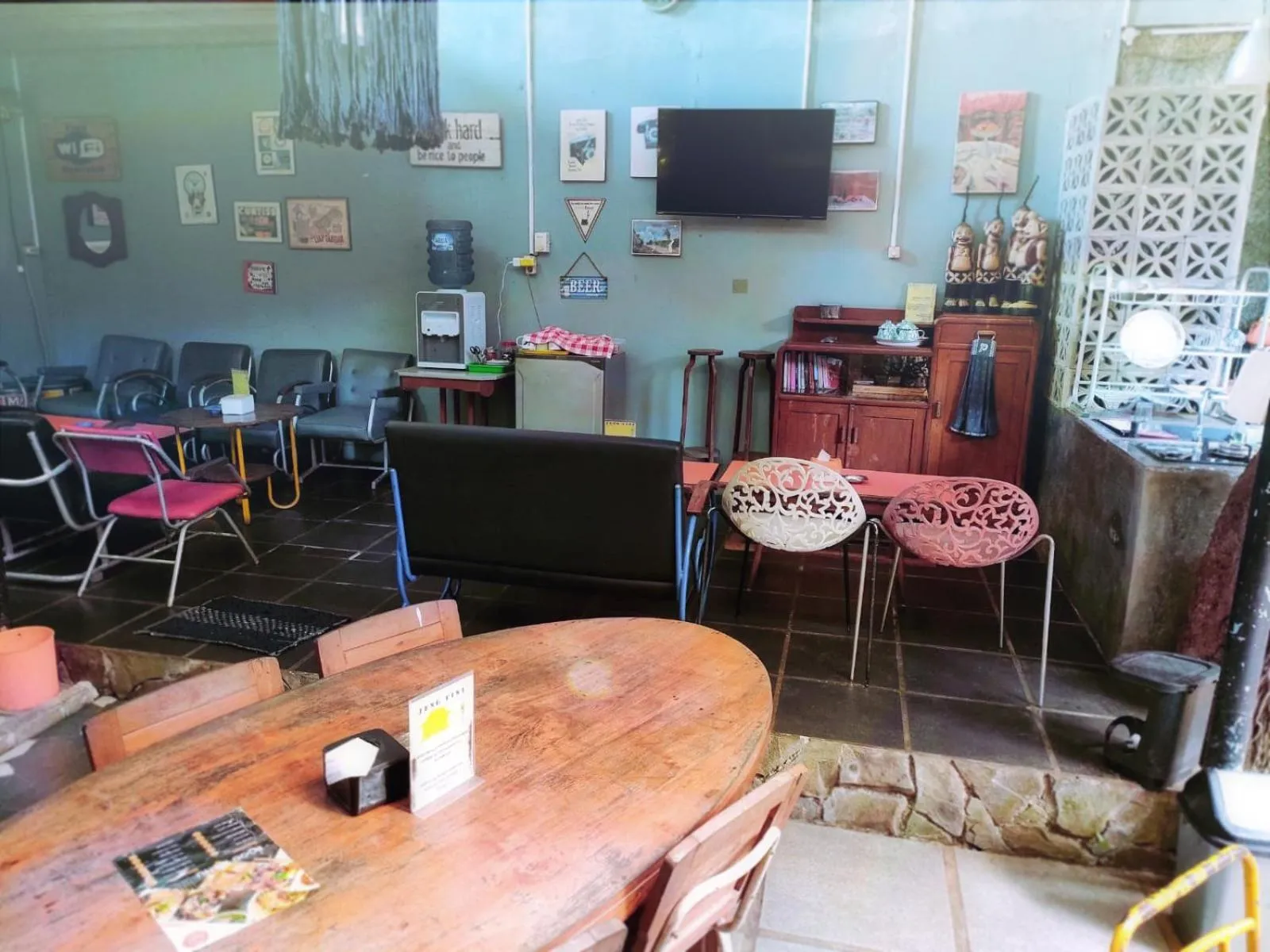 Communal lounge/ TV room in Jeng Tini Guest House