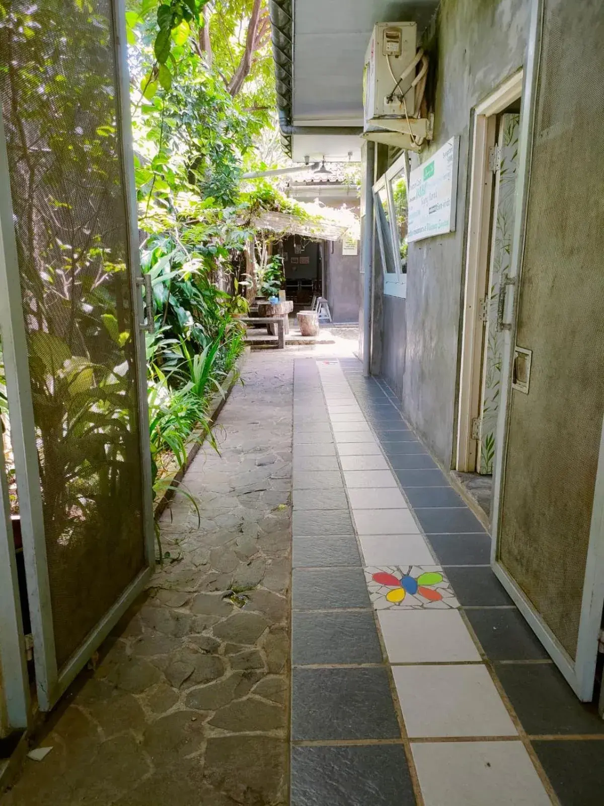Facade/entrance in Jeng Tini Guest House Facade/entrance in Jeng Tini Guest House