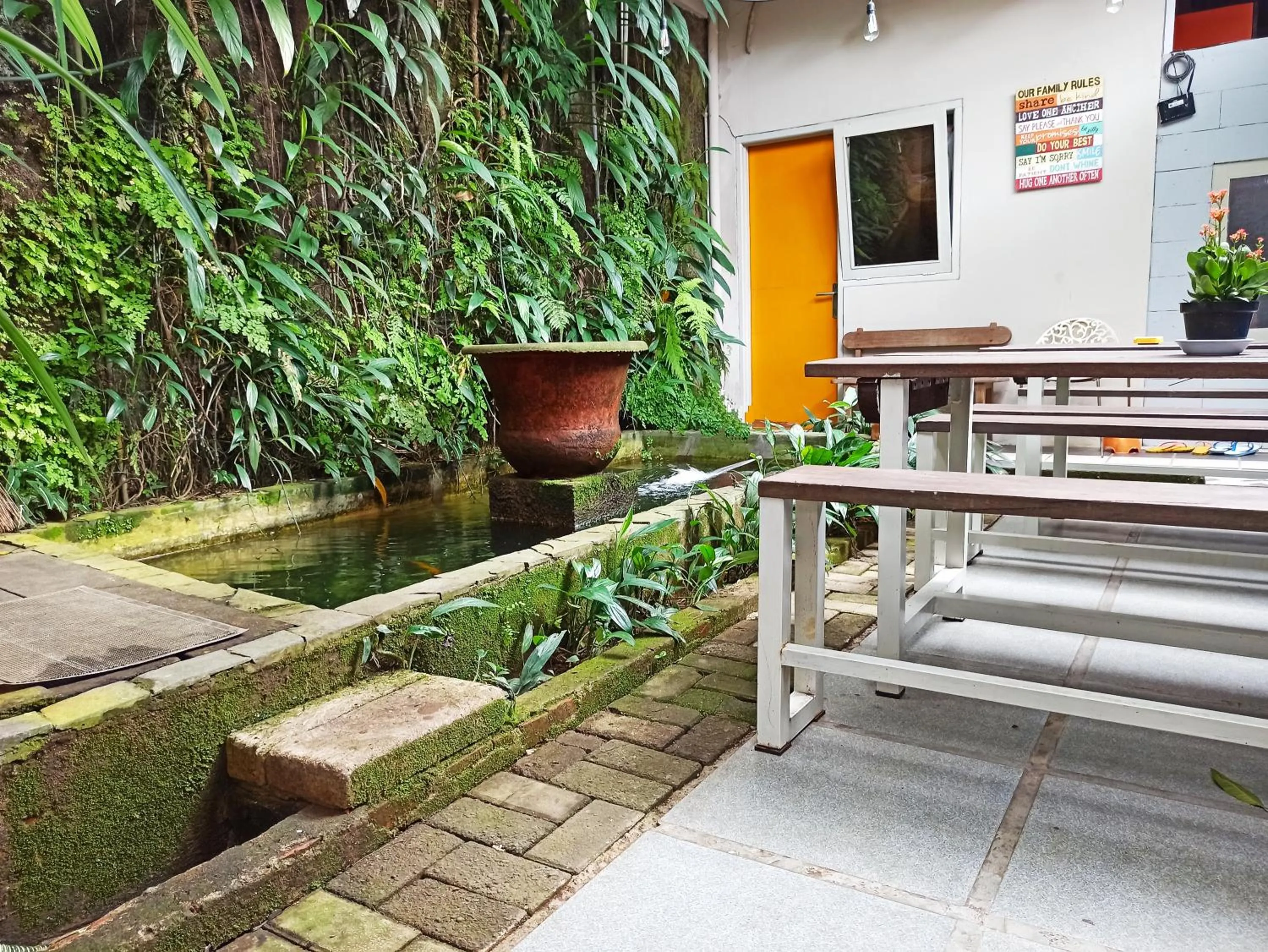 Garden in Jeng Tini Guest House