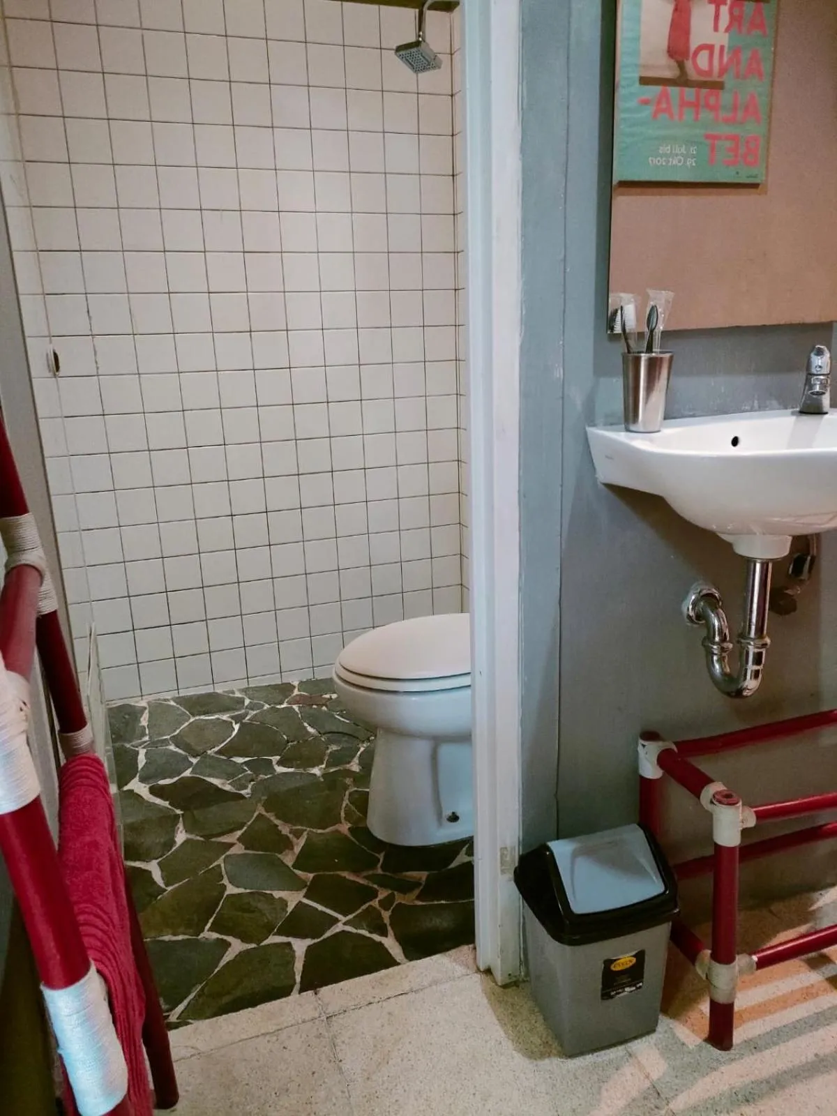 Bathroom in Jeng Tini Guest House