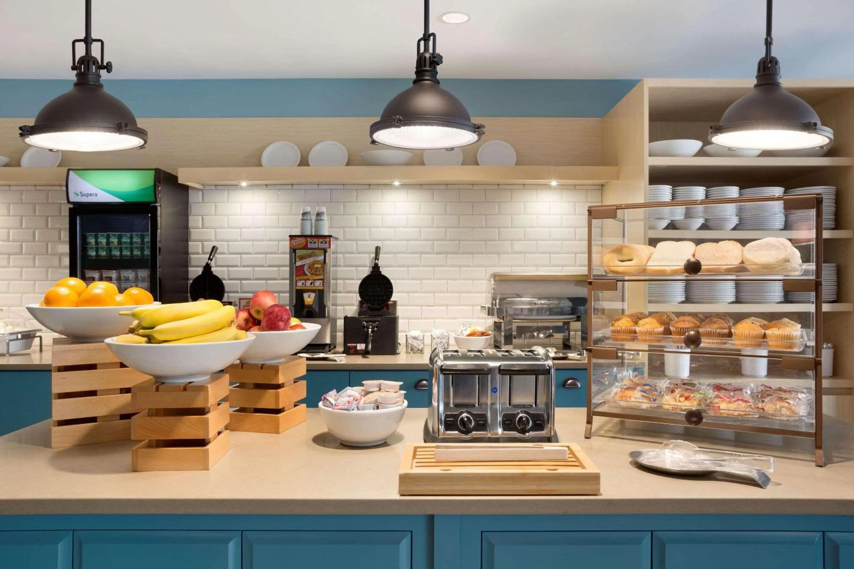 Breakfast in Country Inn & Suites by Radisson Asheville River Arts District