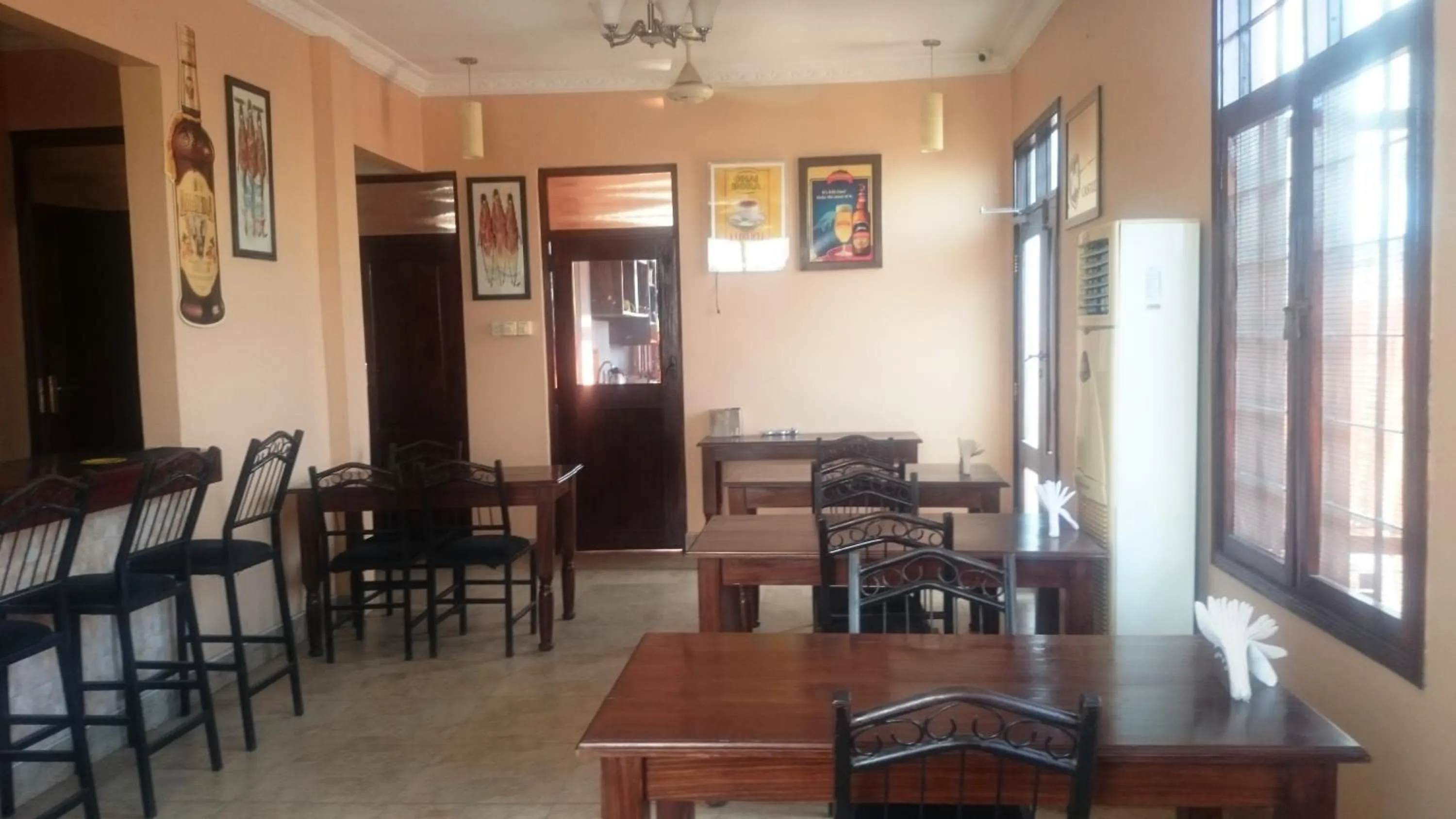 Restaurant/places to eat in Transit Motel Ukonga