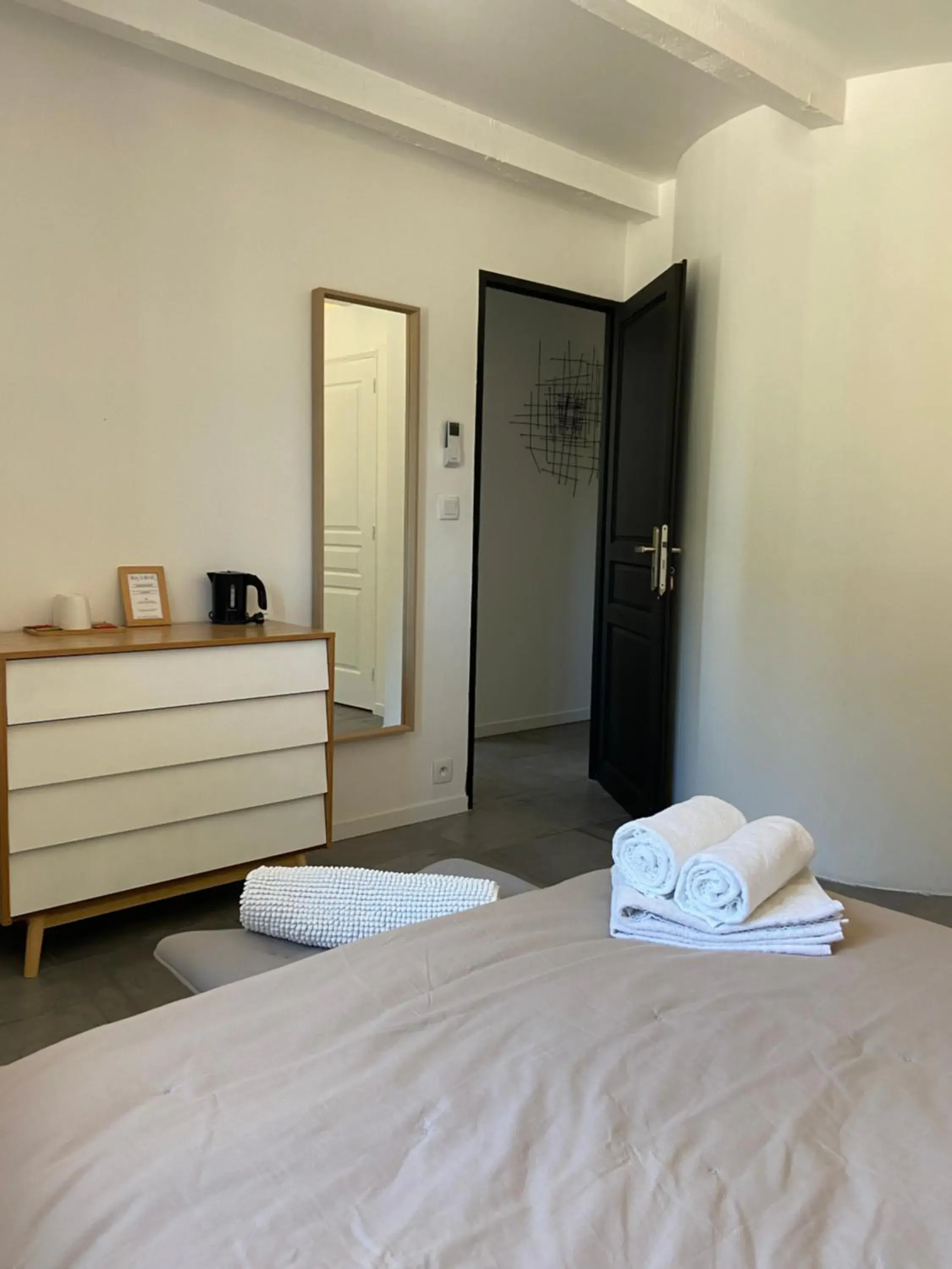 Double Room with Private Bathroom - single occupancy in Mas Lafleur Double Room with Private Bathroom - single occupancy in Mas Lafleur