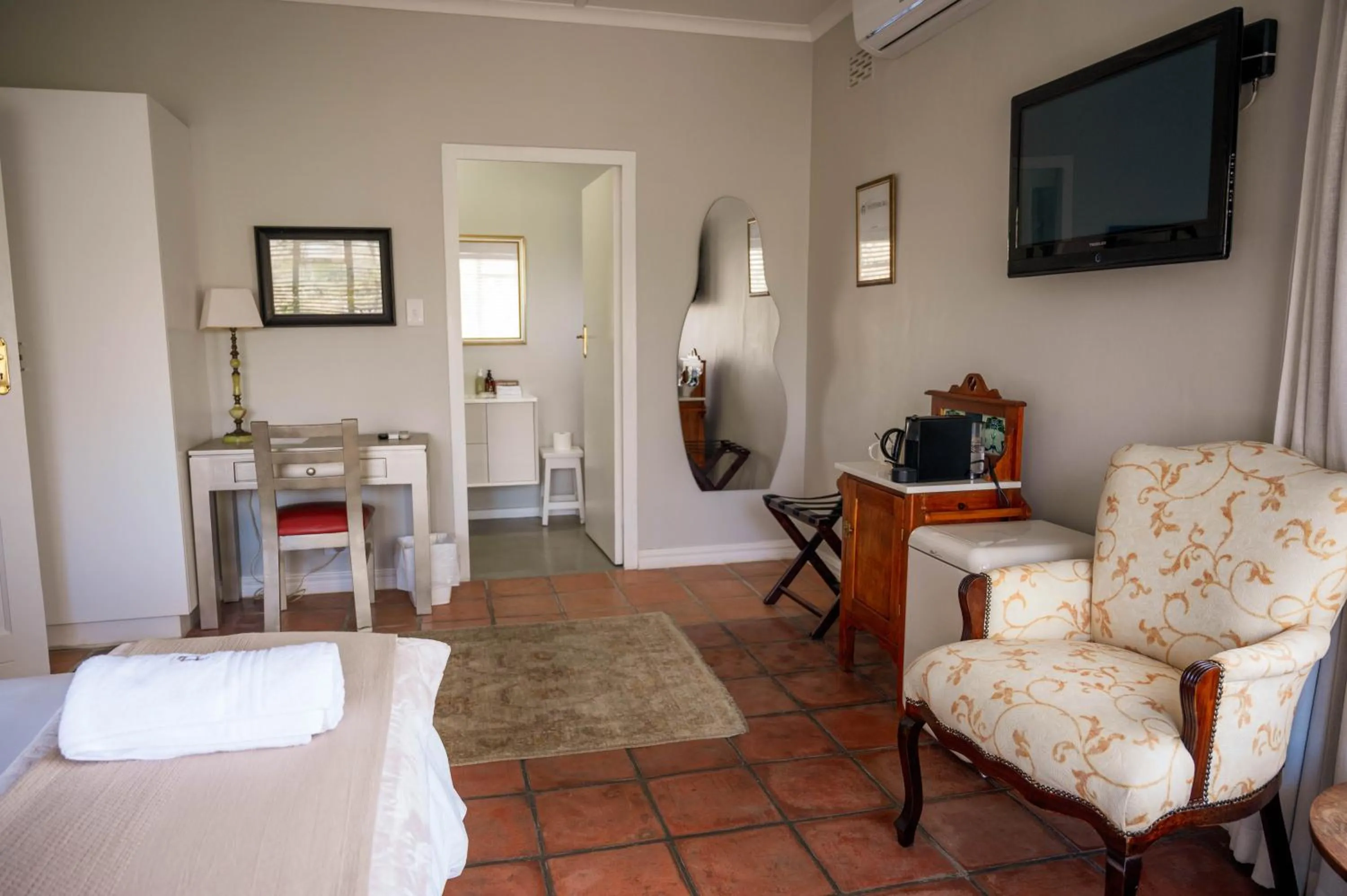 Bed in Rozenburg Guest House