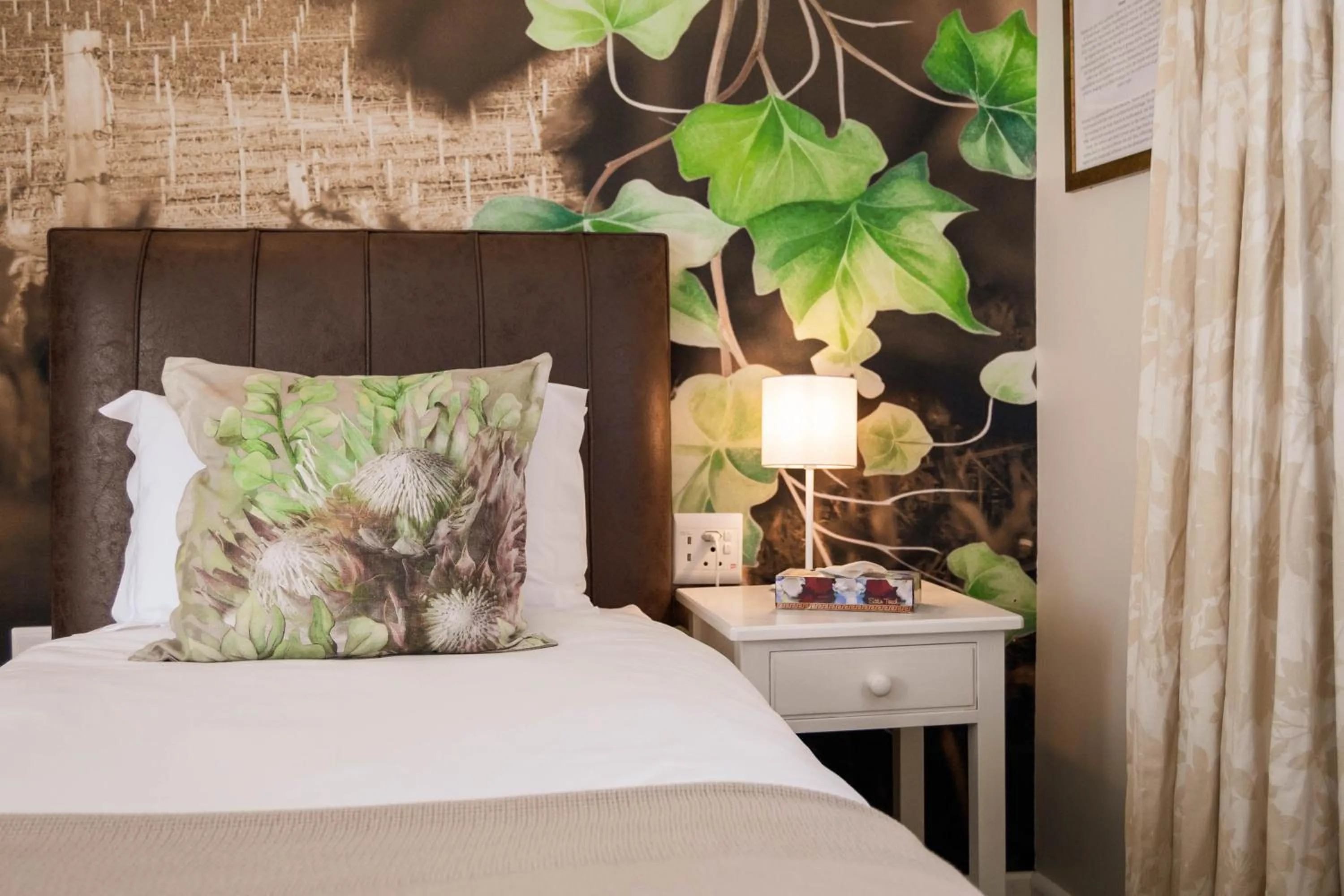 Bed in Rozenburg Guest House