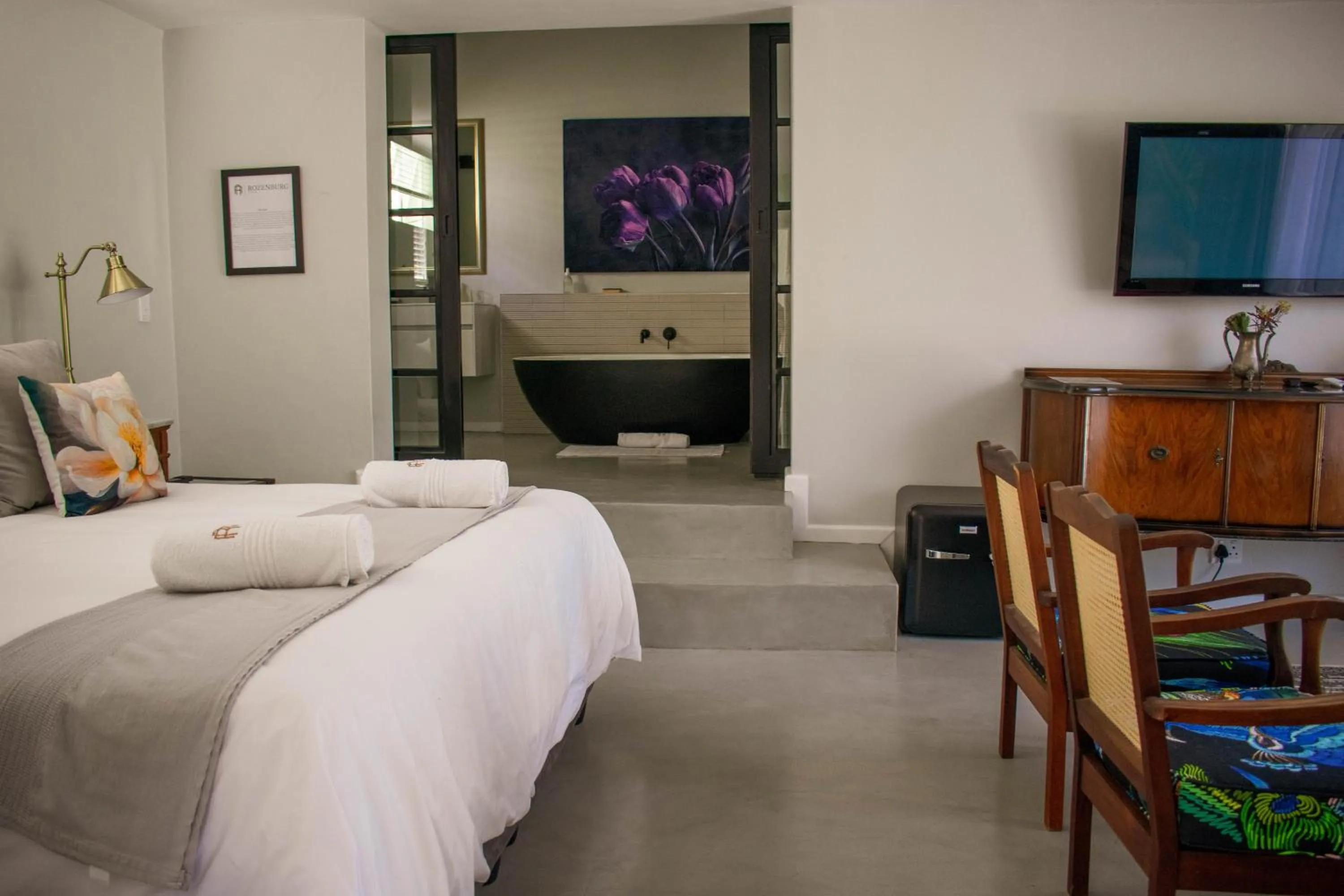 Bed in Rozenburg Guest House