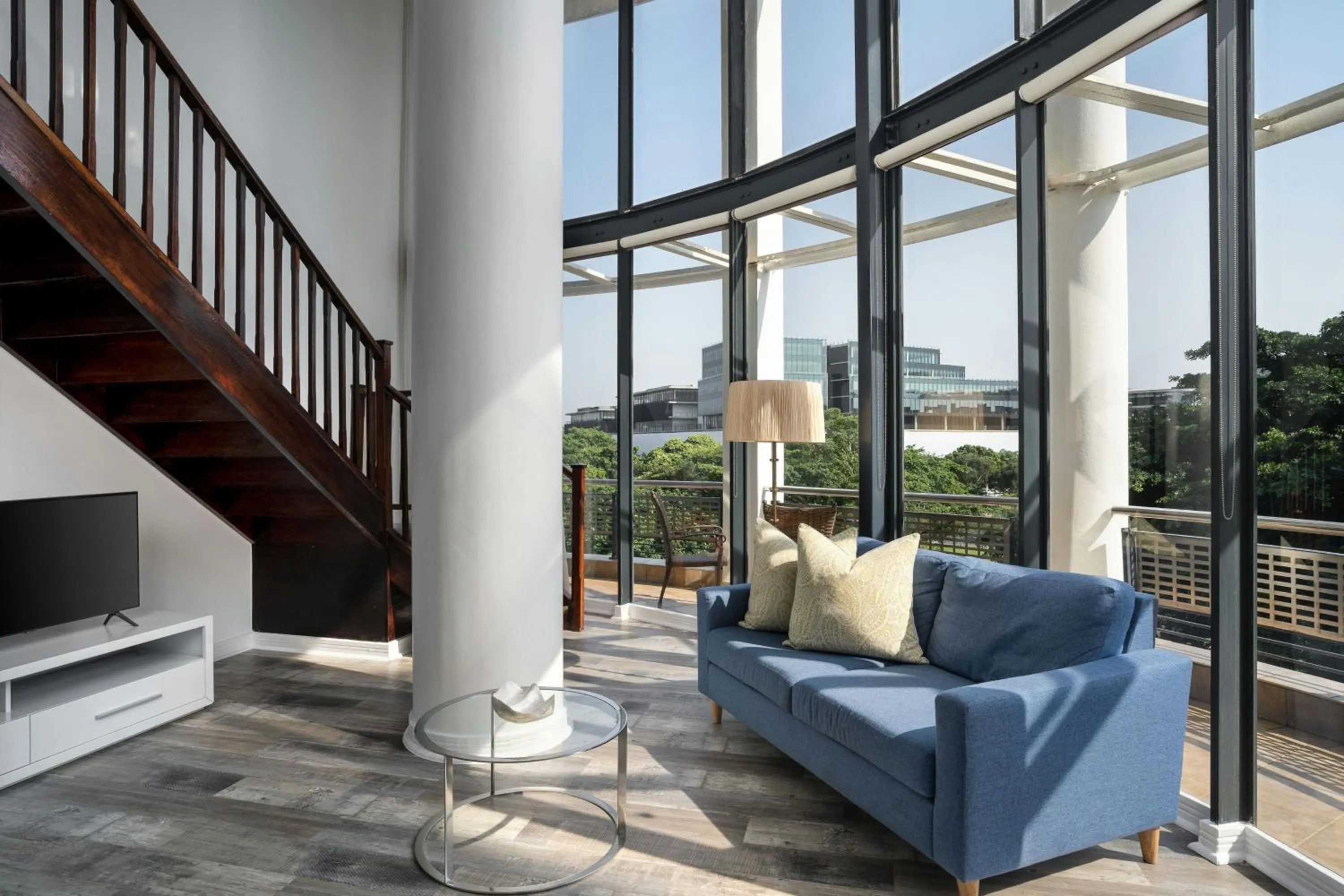 Lounge or bar in Protea Hotel Fire & Ice! by Marriott Durban Umhlanga Ridge