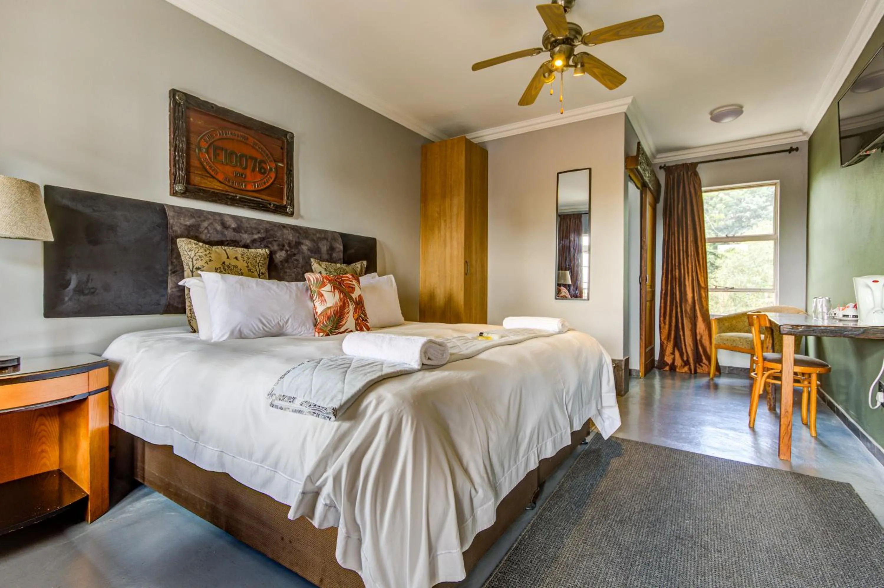 Bed in Africa Footprints Lodge Kempton Park